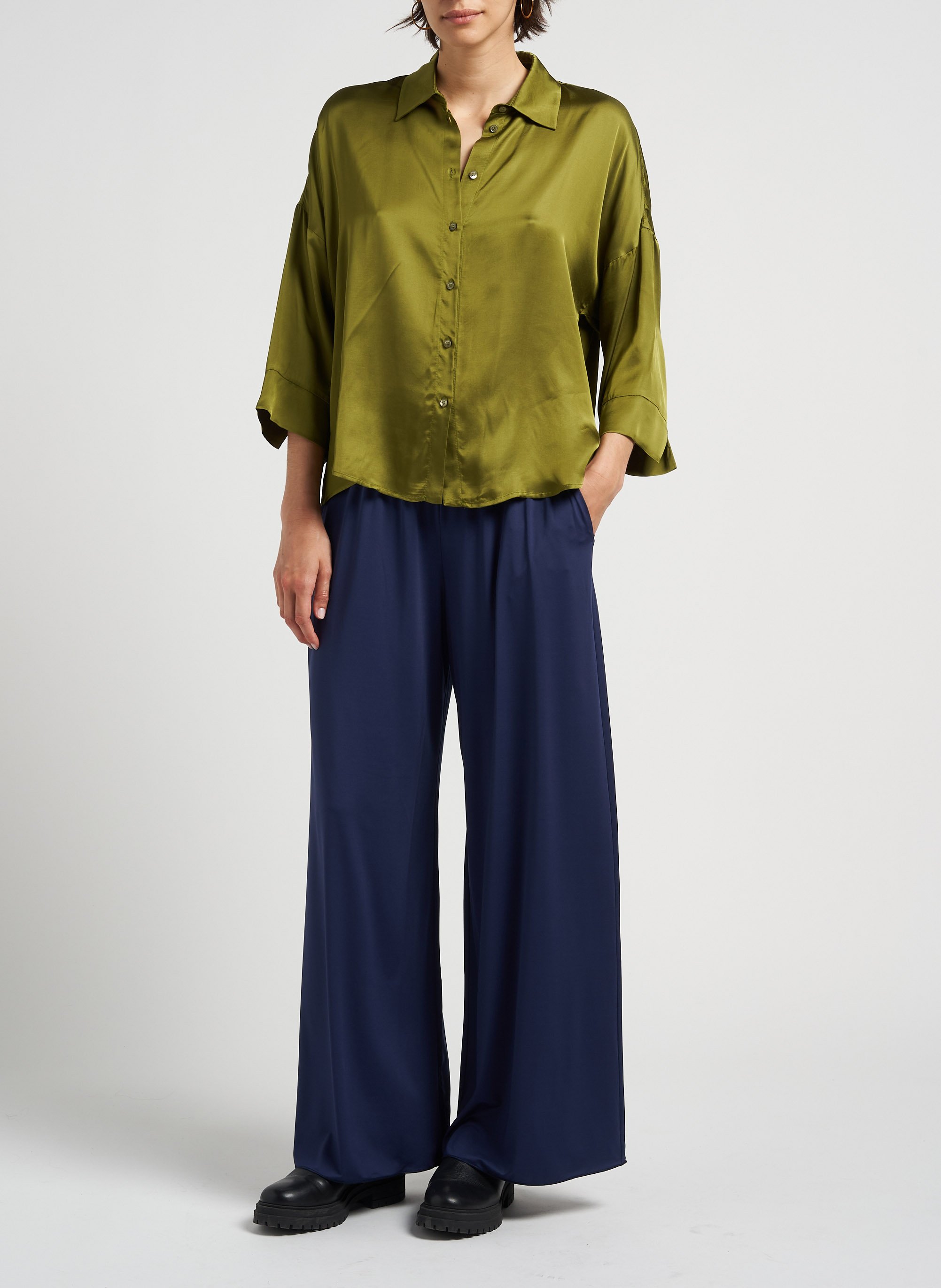 Weite, fließende Satinbluse mit klassischem Kragen MAX&Co. Grun