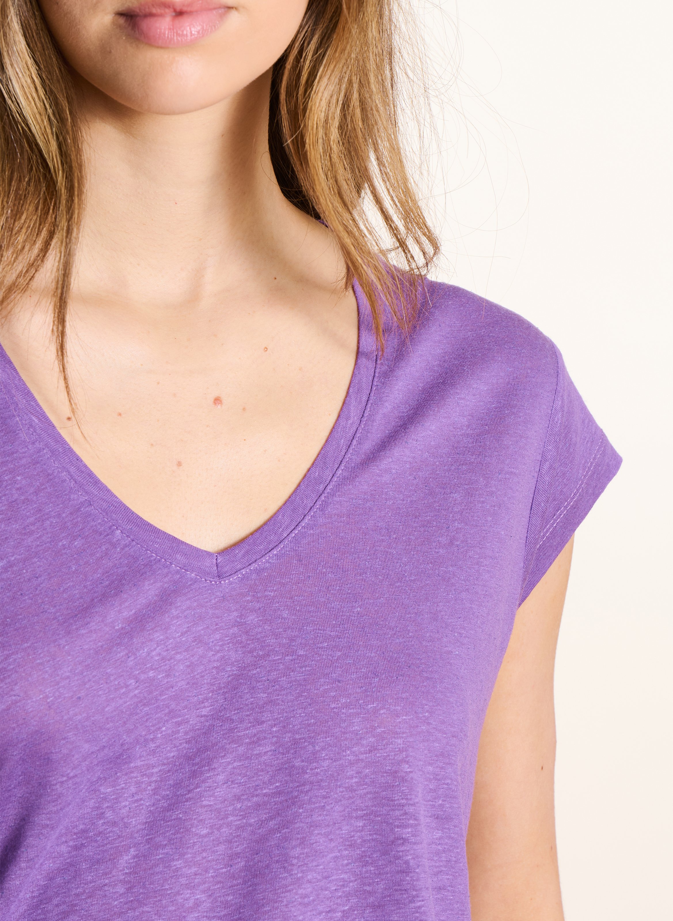 Tee-shirt droit uni col V LA FEE MARABOUTEE Violet