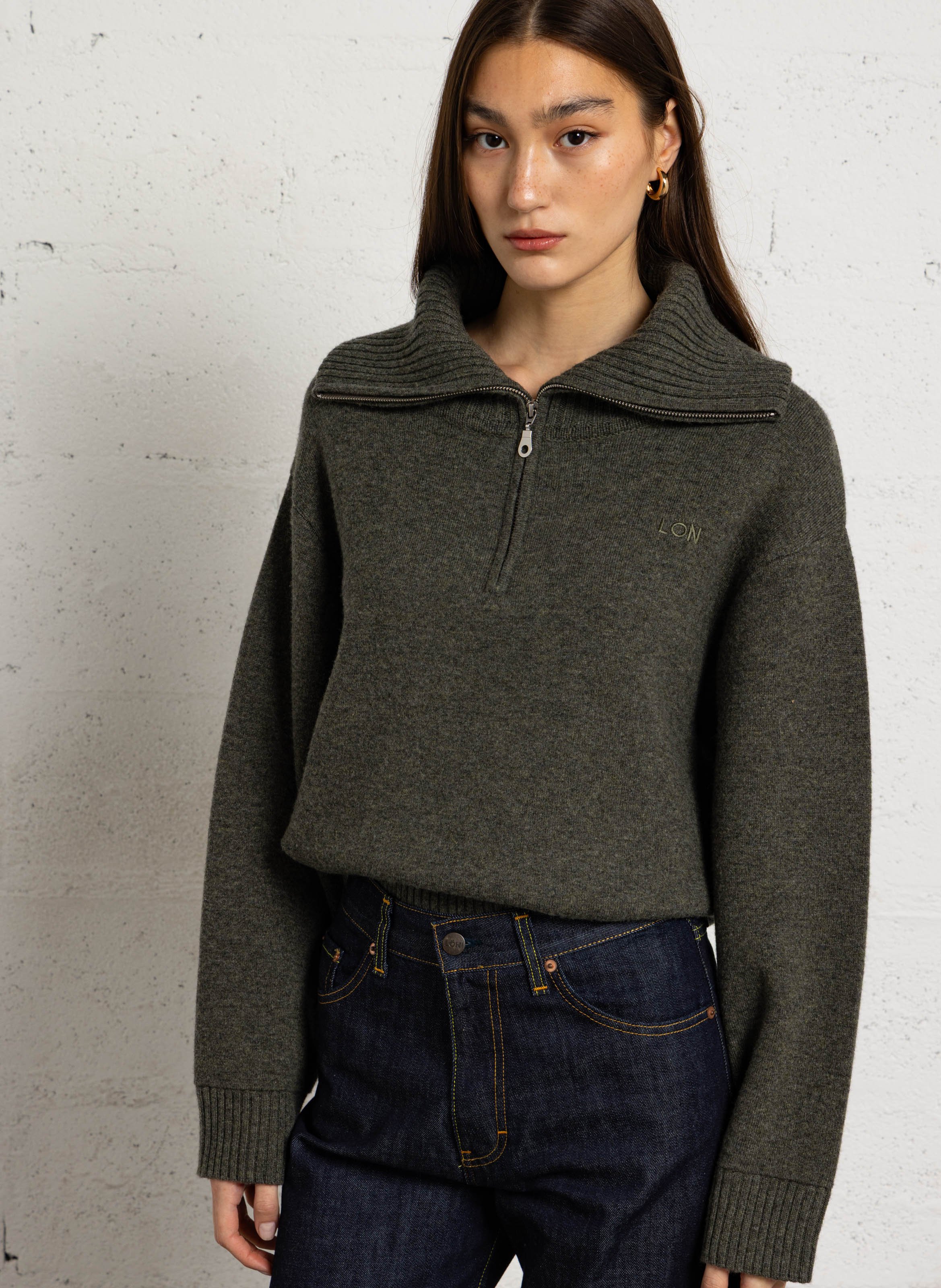 Pullover mit Stehkragen und Reißverschluss aus Wollmischung MARGAUX LONNBERG Khaki