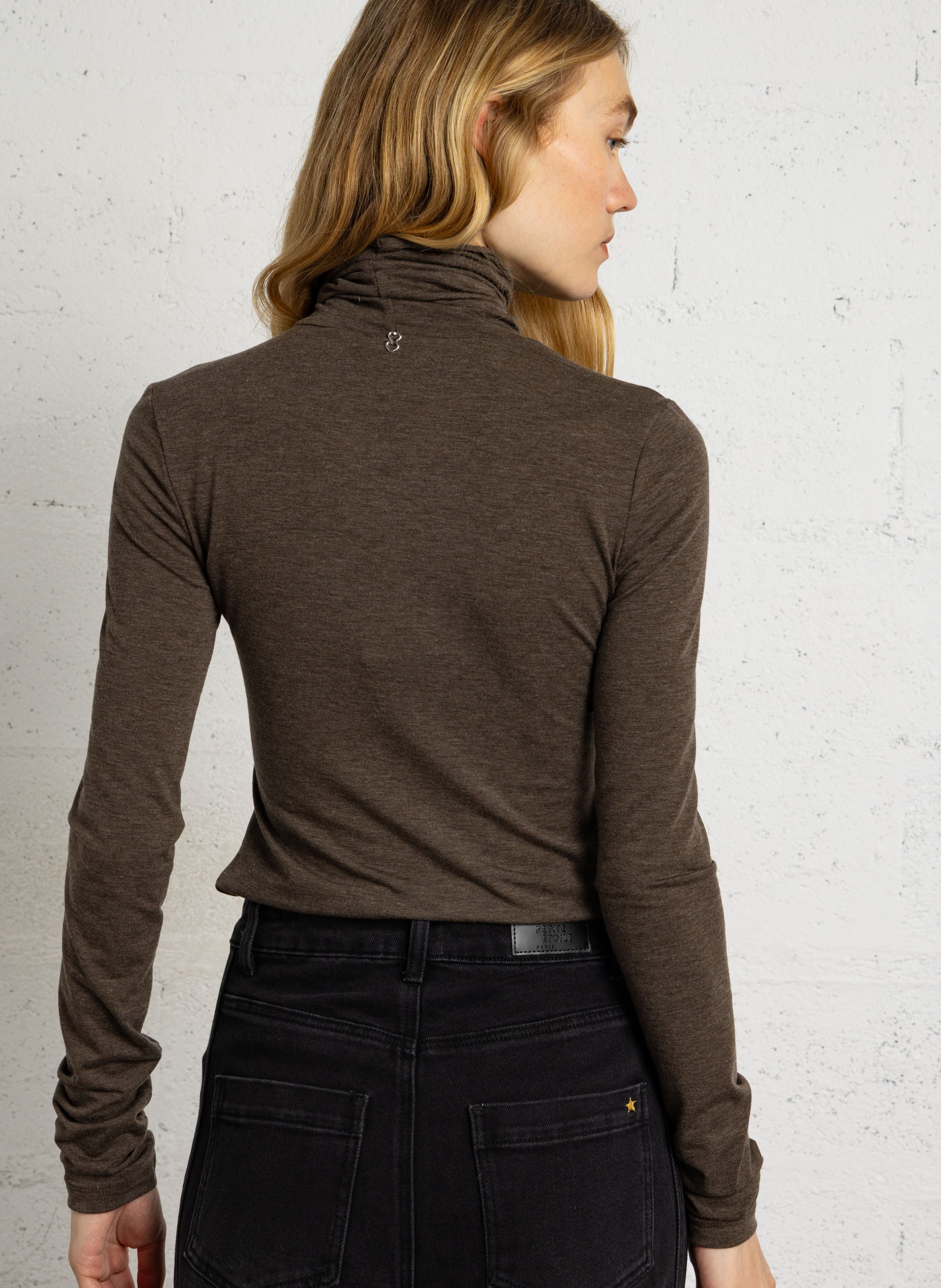 Tailliertes Langarm-Top mit Rollkragen | Beige PLEASE Damen