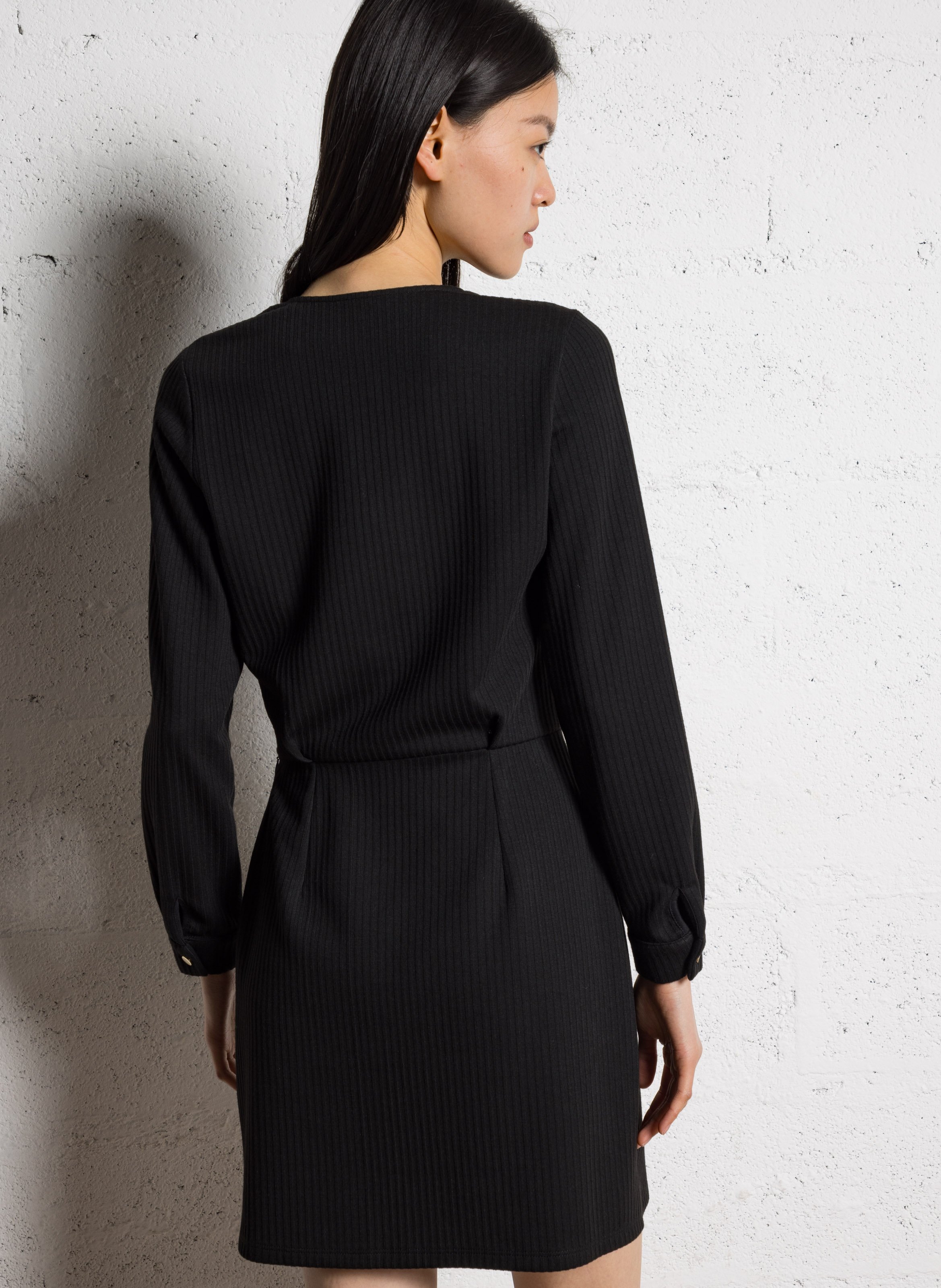 Korte jurk met V-hals I CODE Black