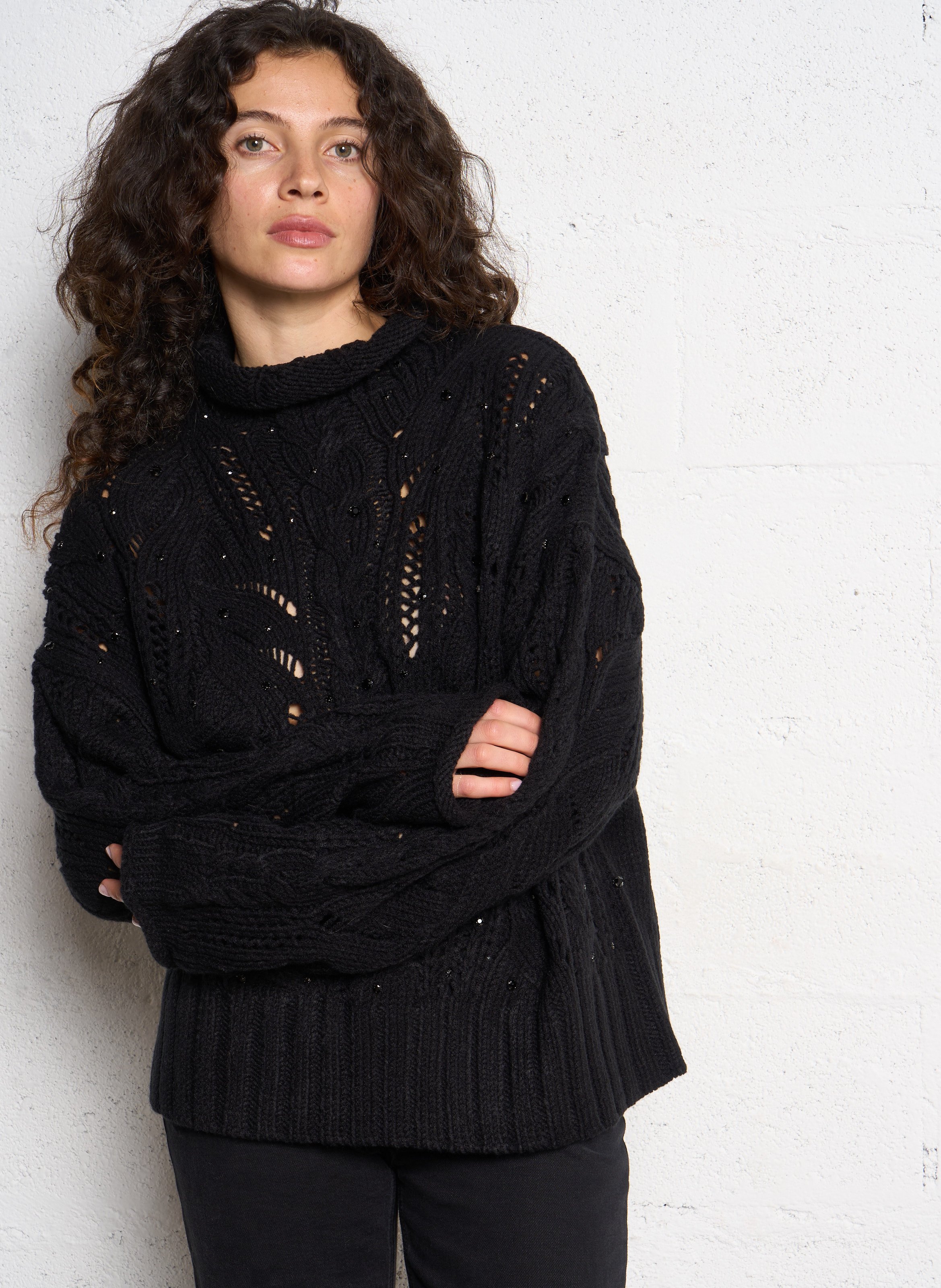 Oversize-Pullover mit Stehkragen und Strasssteinen LIU JO