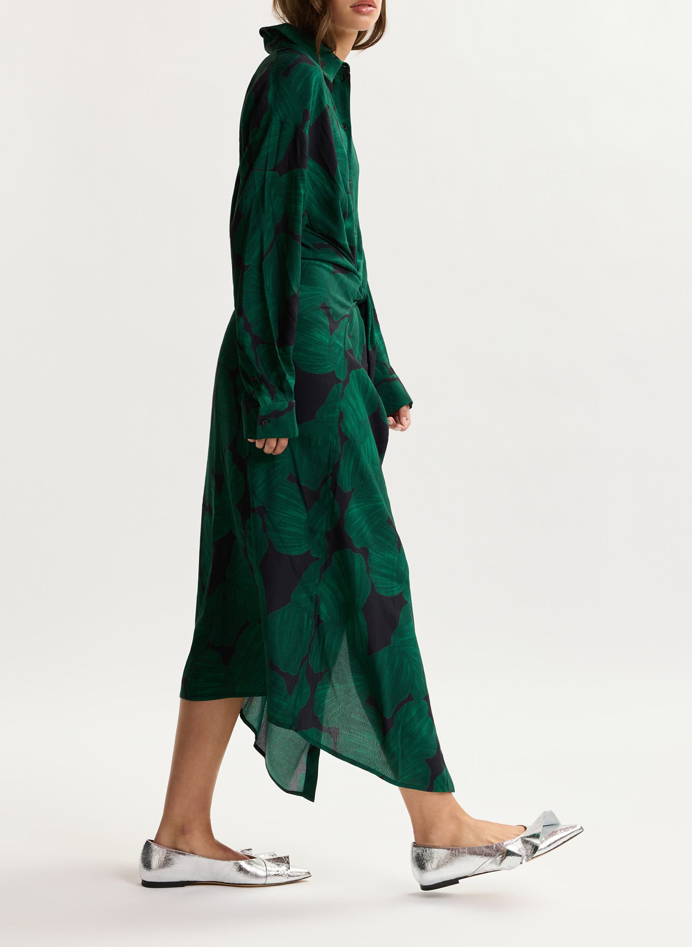Langes Kleid mit klassischem Kragen und Muster ESSENTIEL ANTWERP Grun