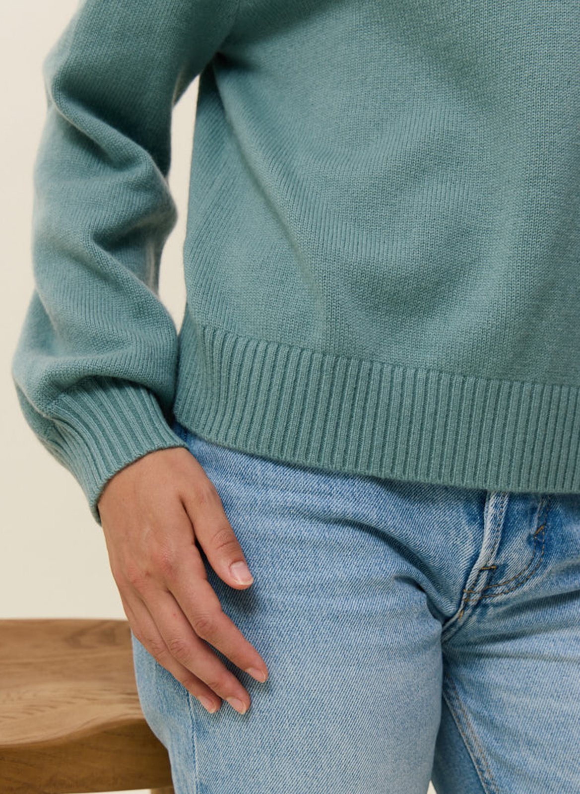Straight cashmere sweater with round neck HIRCUS Blue