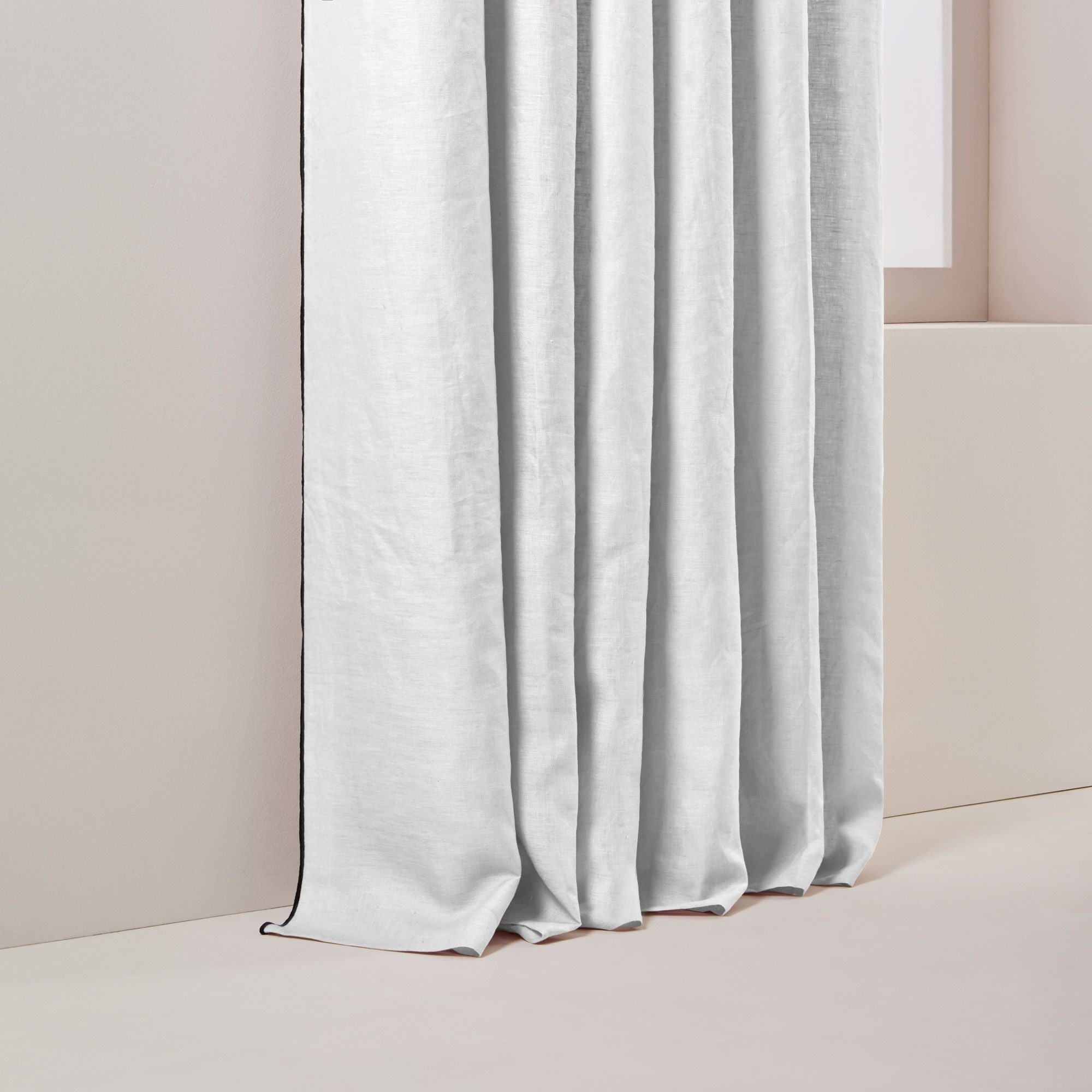 Curtain with black eyelets MADURA White