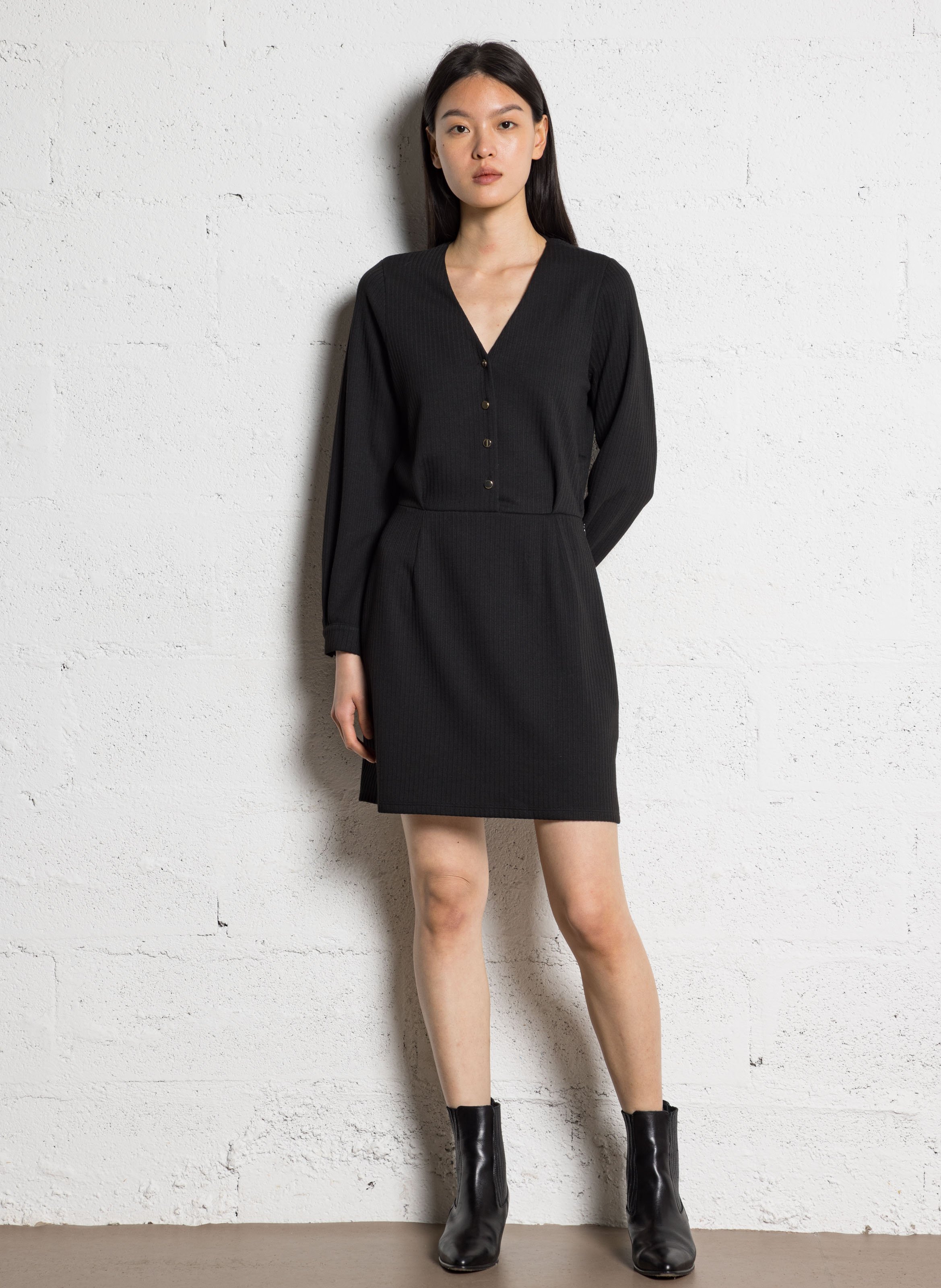 Korte jurk met V-hals I CODE Black