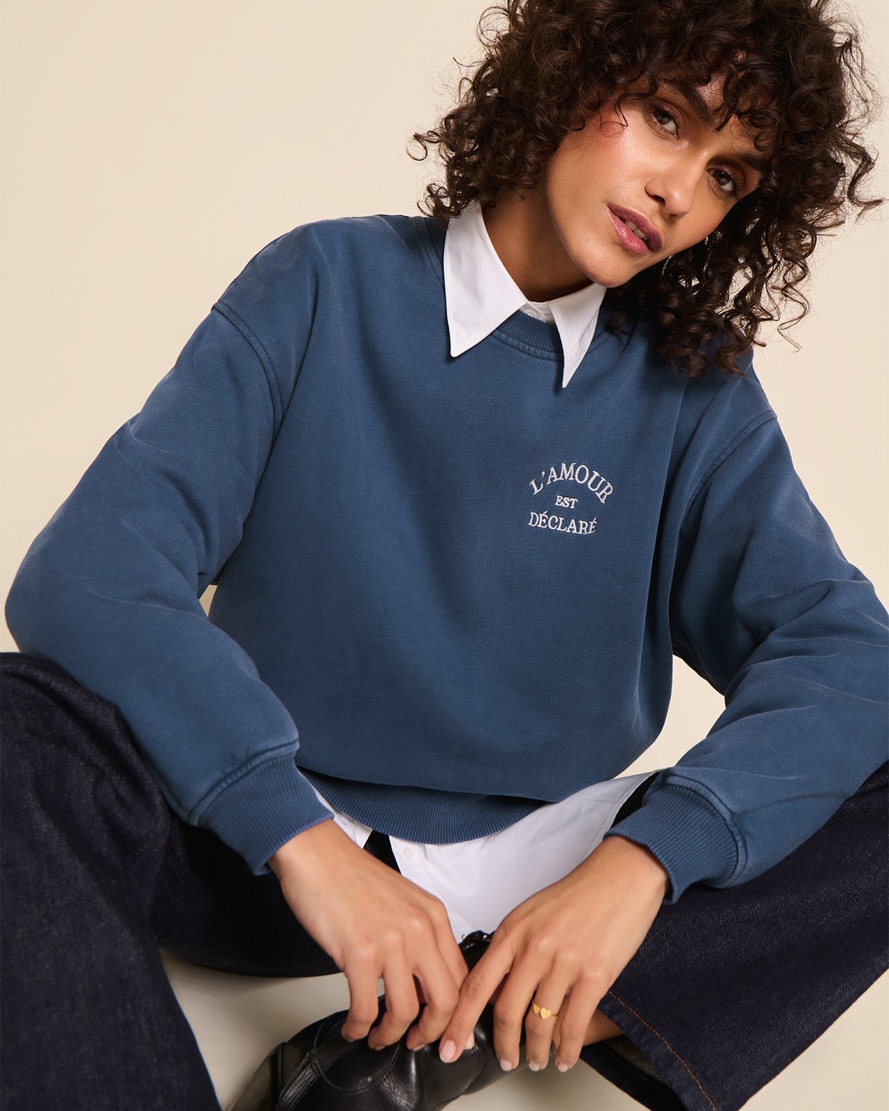 The love sweatshirt is declared EMOI EMOI Blue