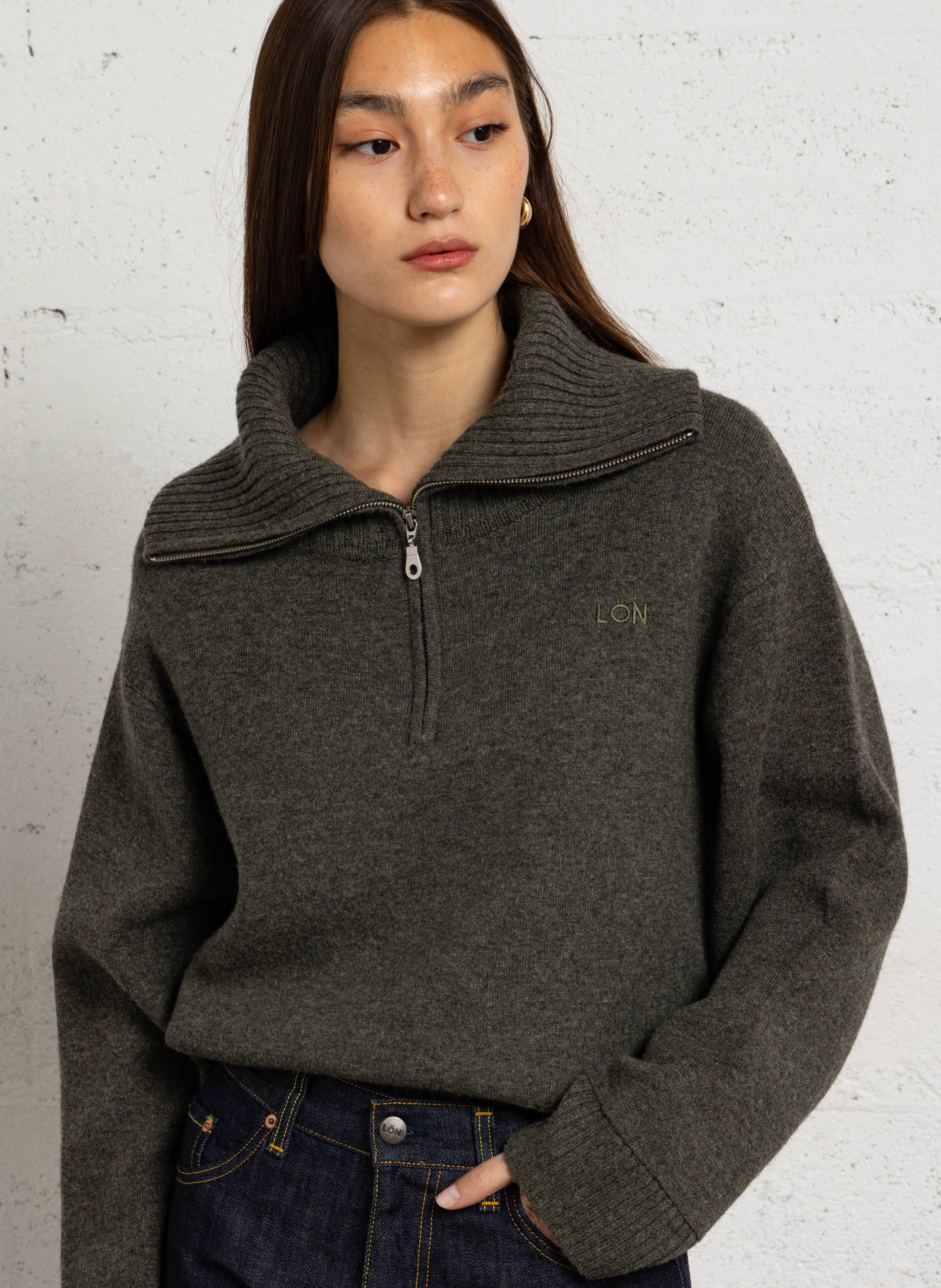 Pullover mit Stehkragen und Reißverschluss aus Wollmischung MARGAUX LONNBERG Khaki