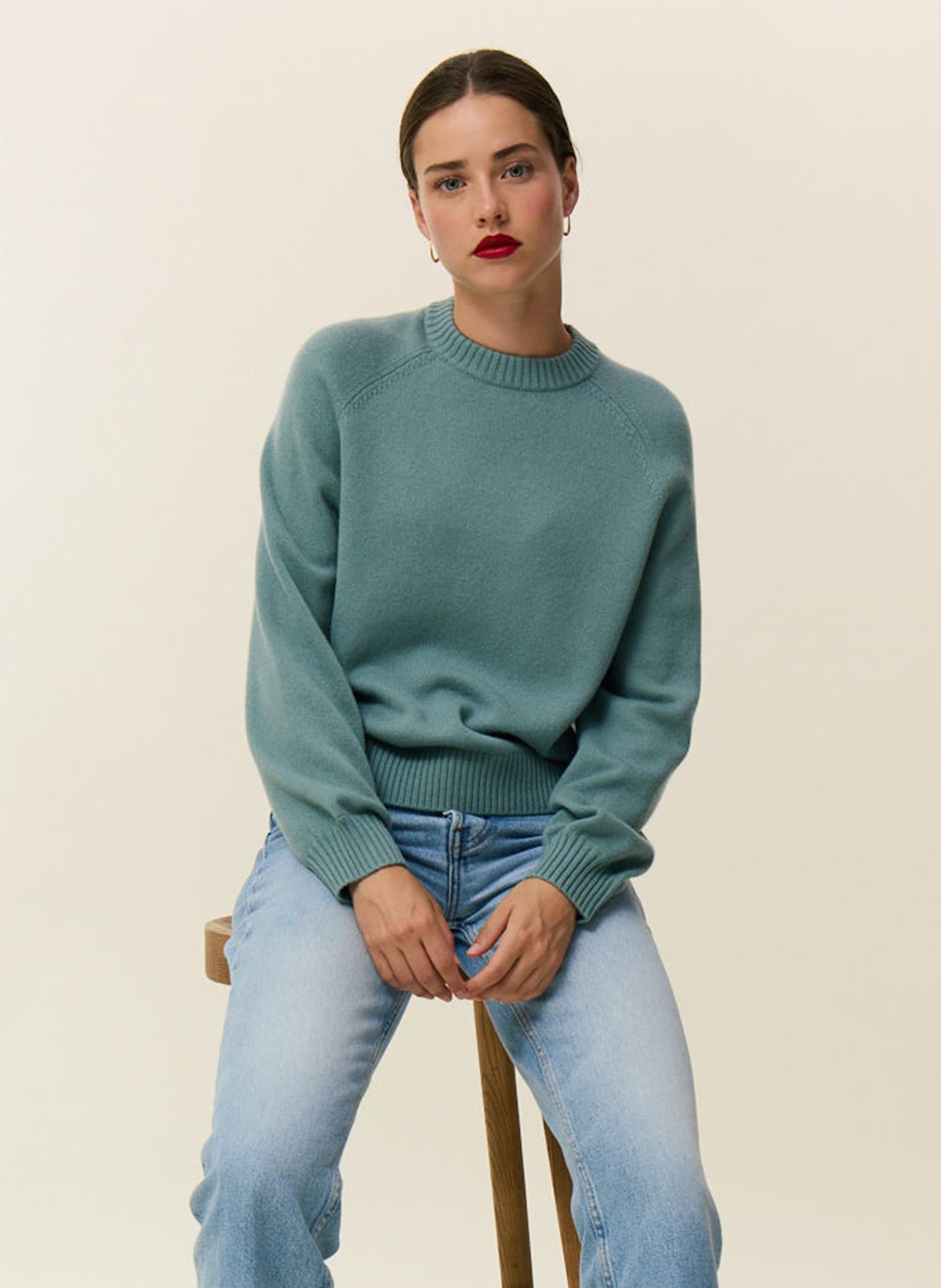 Straight cashmere sweater with round neck HIRCUS Blue