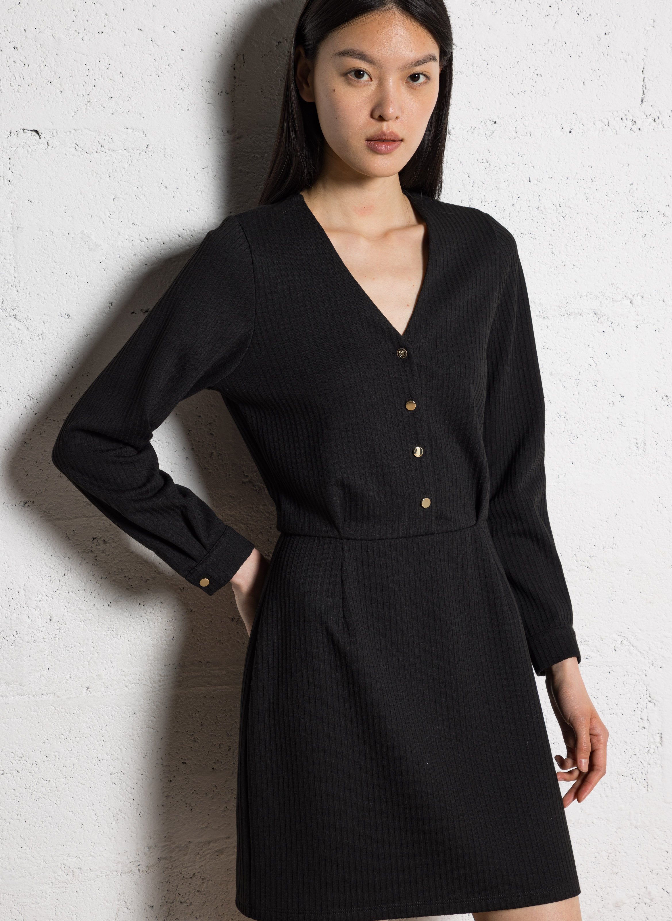 Korte jurk met V-hals I CODE Black