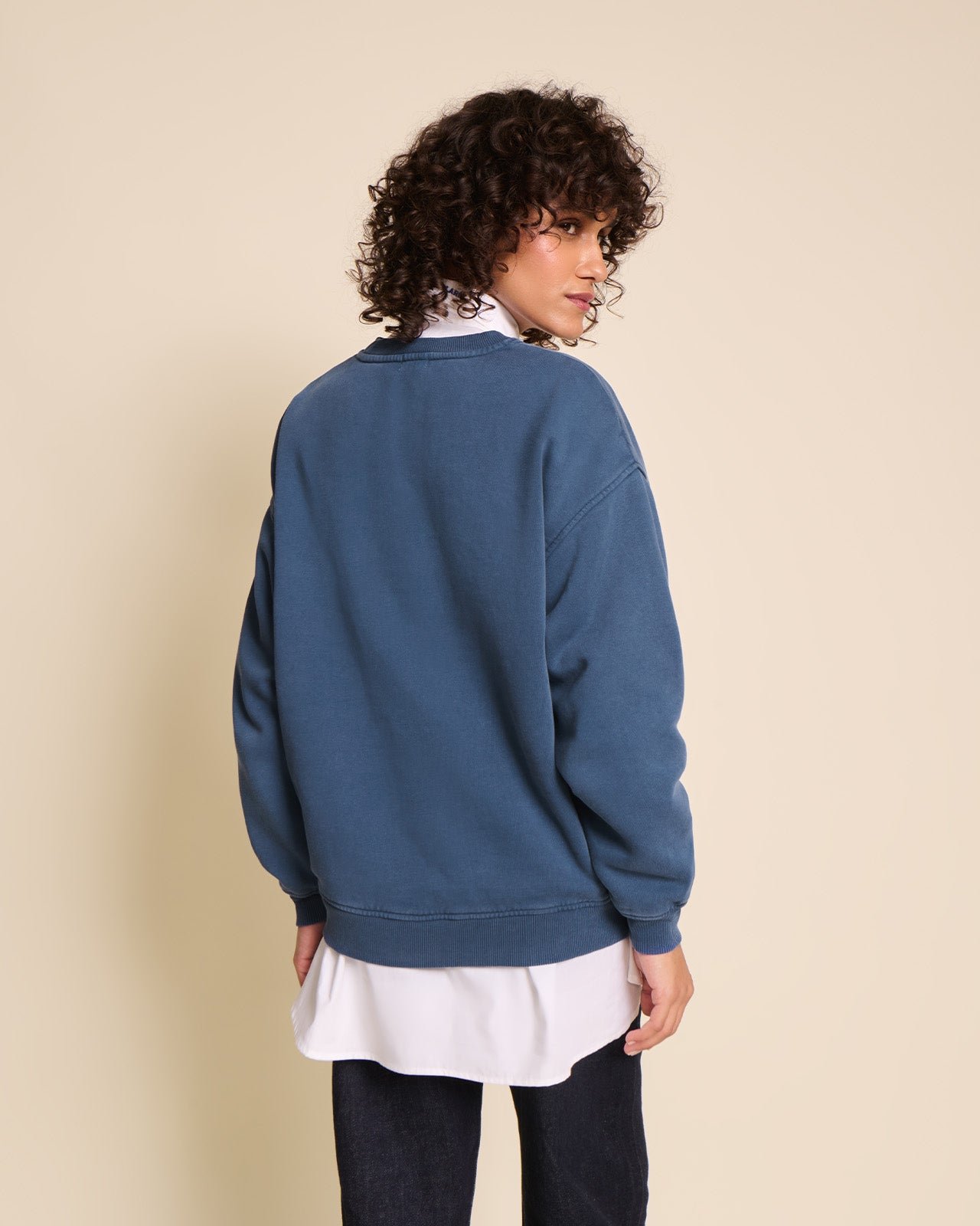 The love sweatshirt is declared EMOI EMOI Blue