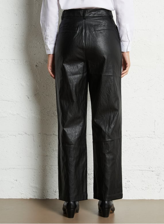 Pantalon droit effet cuir | Noir by THE KORNER Pantalon droit effet cuir Noir
