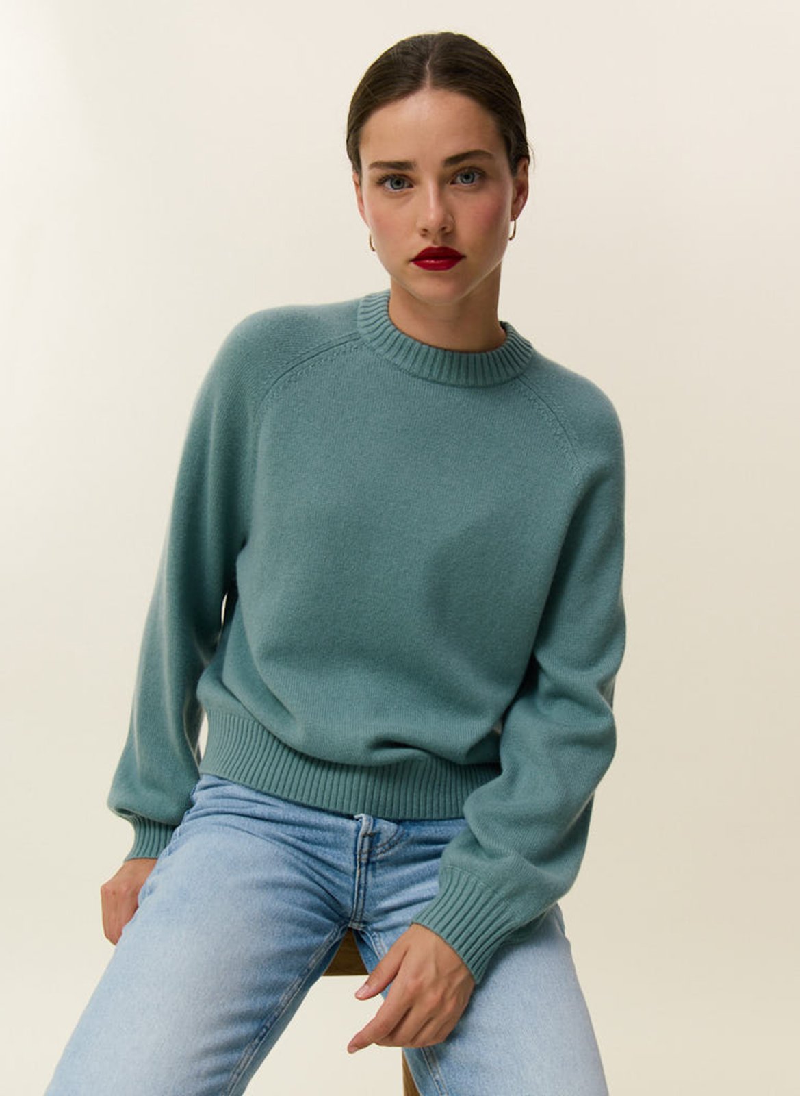 Straight cashmere sweater with round neck HIRCUS Blue