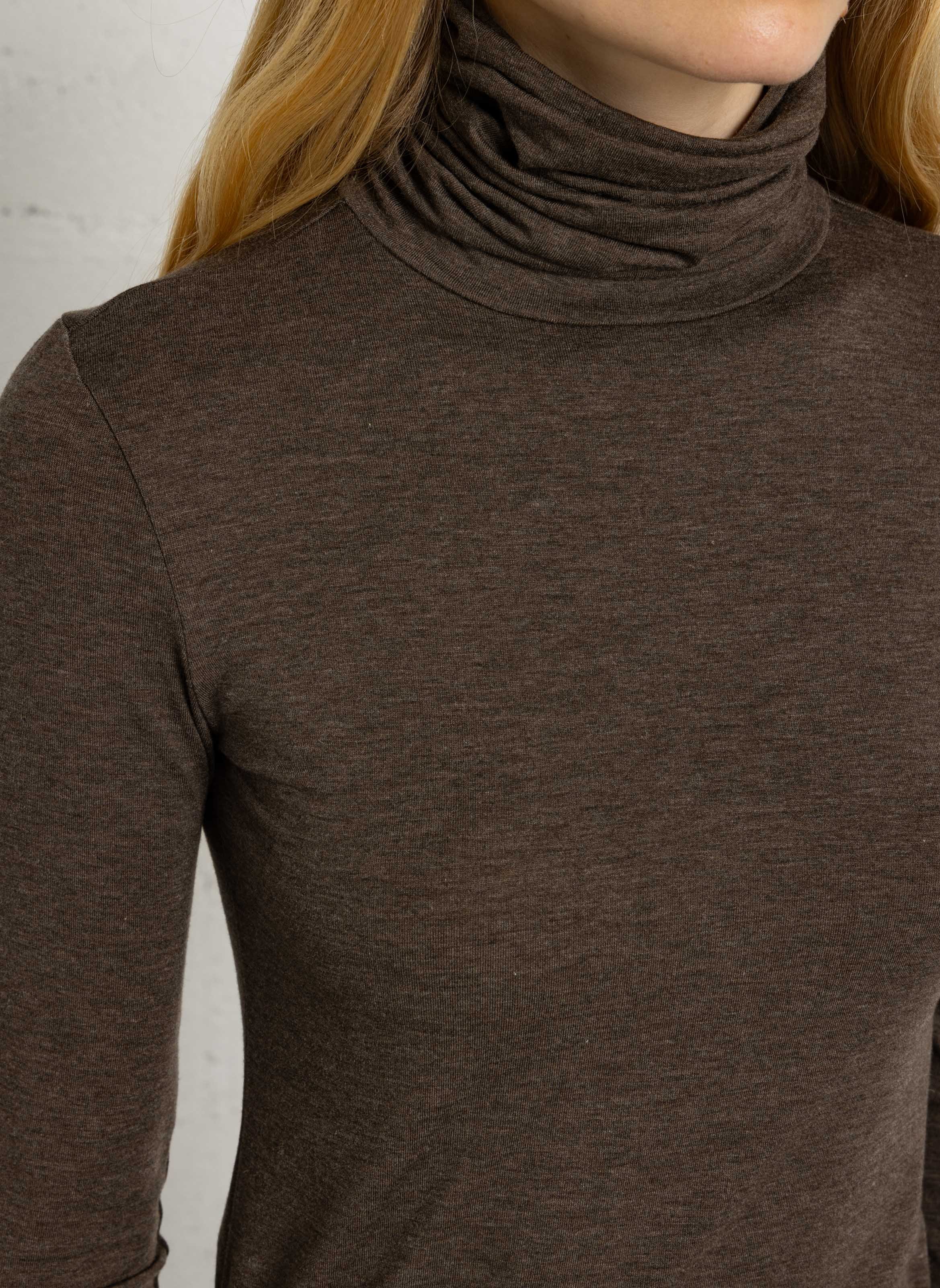 Tailliertes Langarm-Top mit Rollkragen | Beige PLEASE Damen
