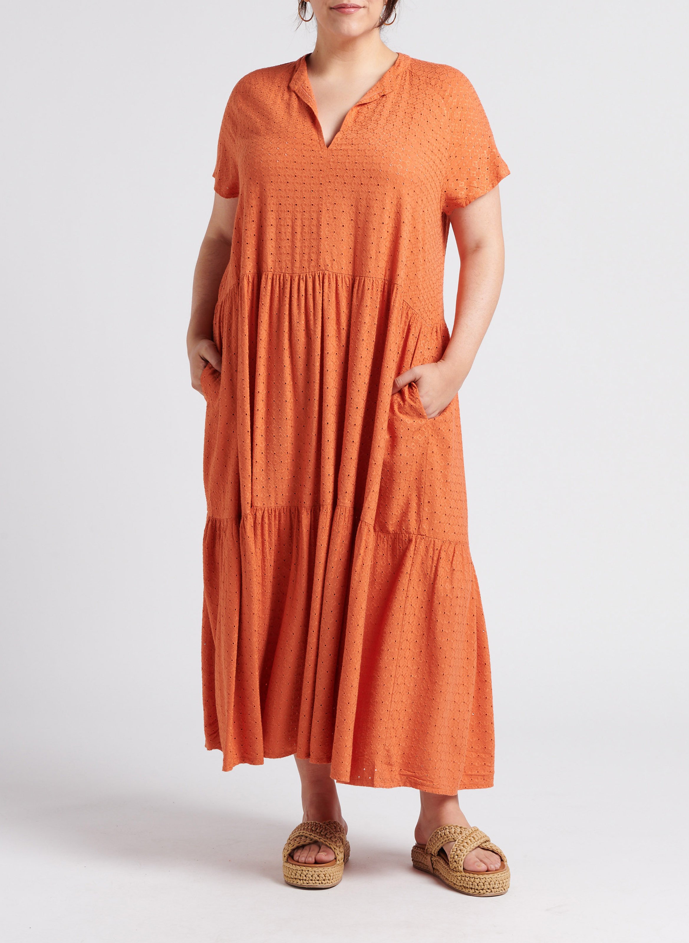 Lange jurk van visoce met borduursel MAT FASHION Oranje