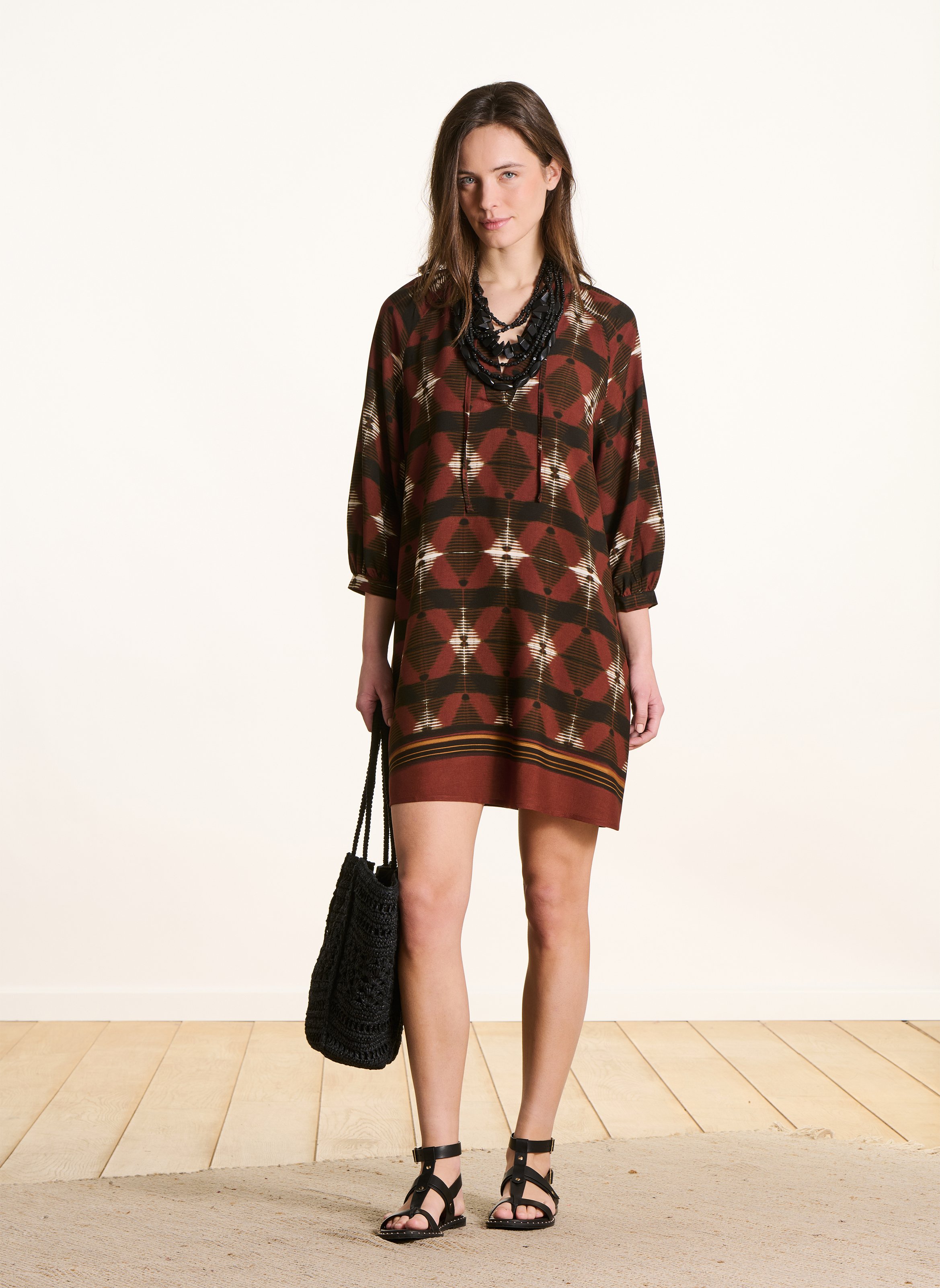 Bedrucktes Kurzkleid mit Rundhalsausschnitt LA FEE MARABOUTEE Braun