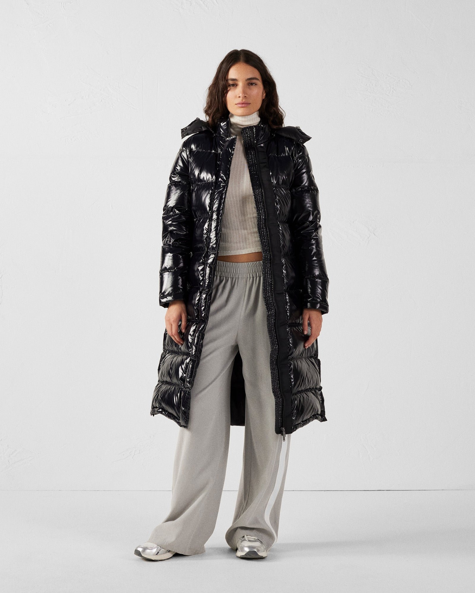 Long lacquered down jacket with hood for extreme cold Karachi JOTT Black