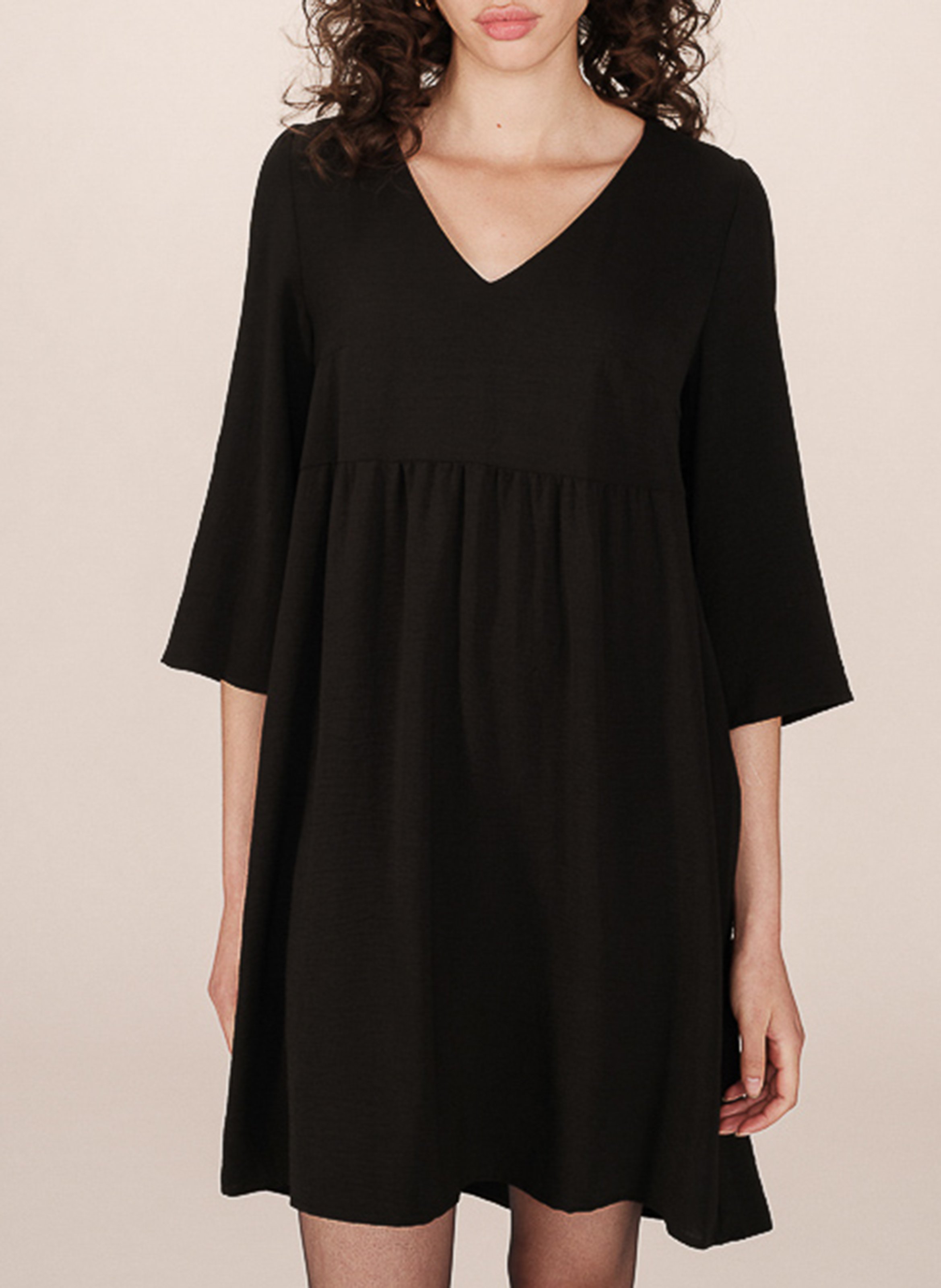Robe courte col V unie GRACE ET MILA Noir