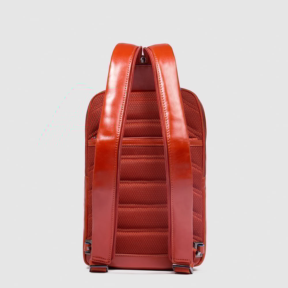 Men's chest bag in leather convertible into a backpack with RFID protection PIQUADRO Brown