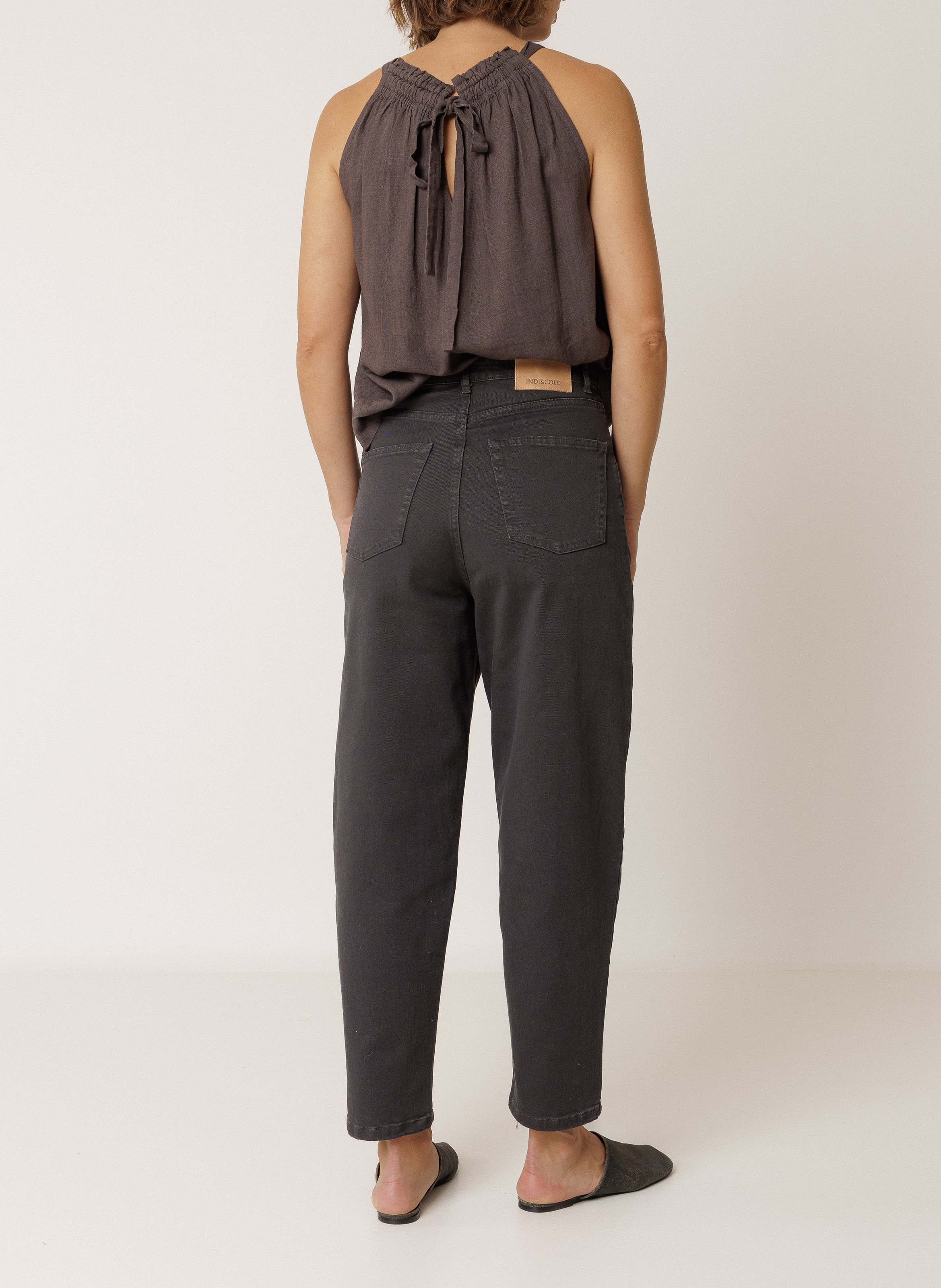 Hoch sitzende Mom-Fit-Jeans in Unifarbe INDI & COLD Grau