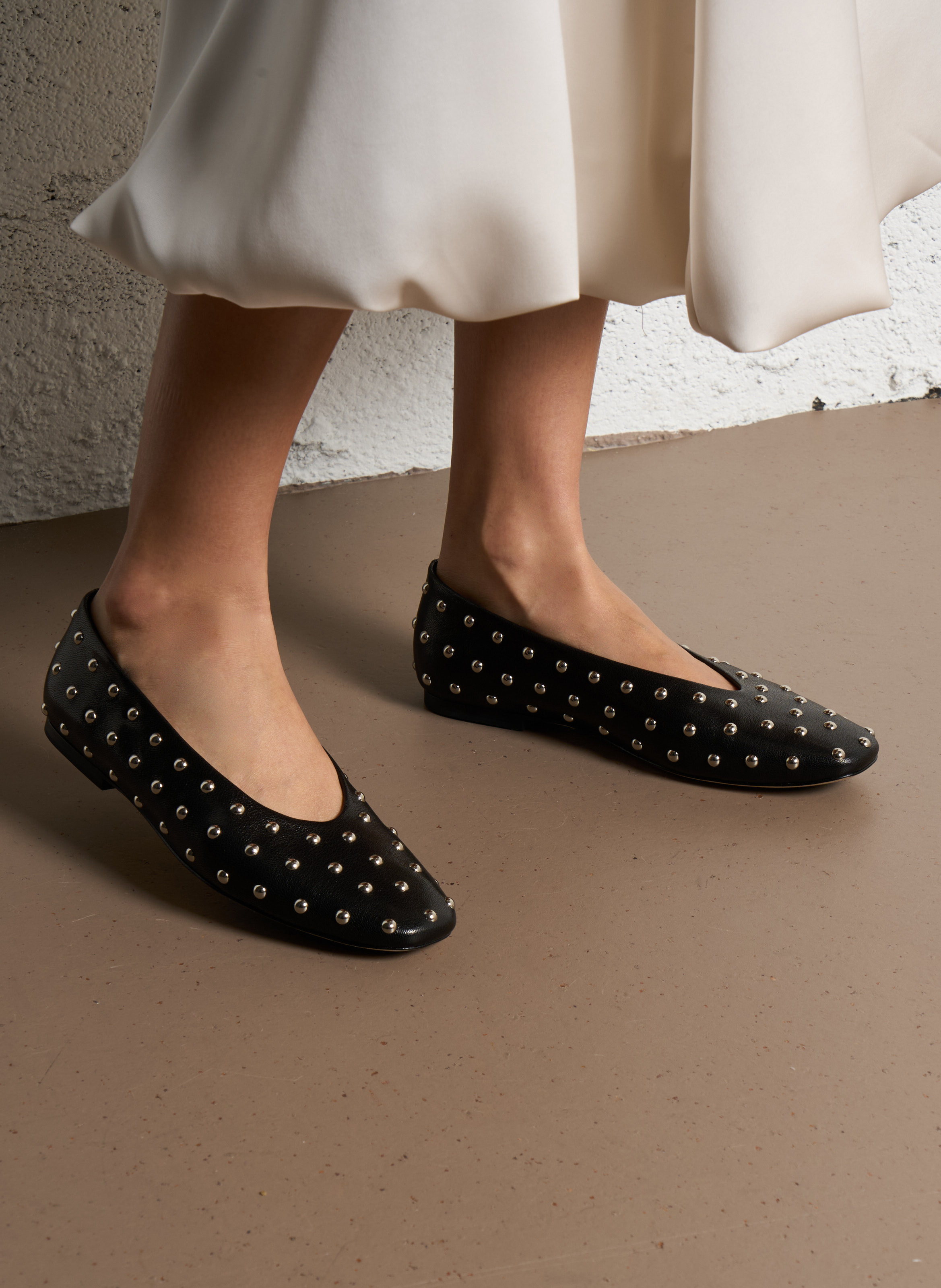 Ballerines cloutées en cuir MI/MAI Noir