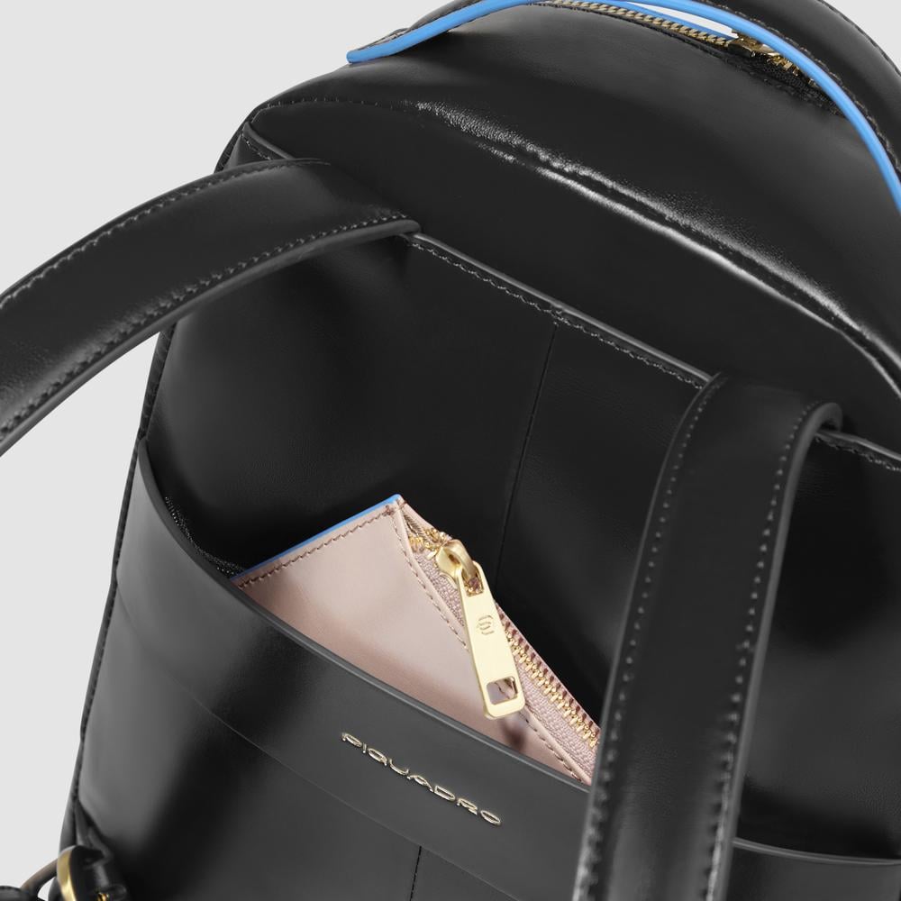 Petite size, sac à dos pour femmes PIQUADRO Black