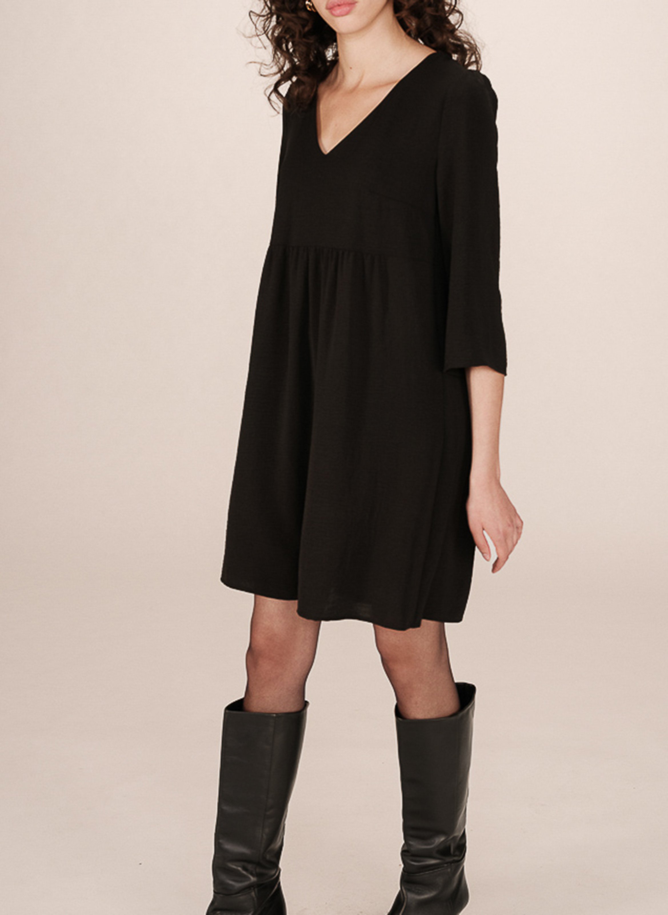 Robe courte col V unie GRACE ET MILA Noir