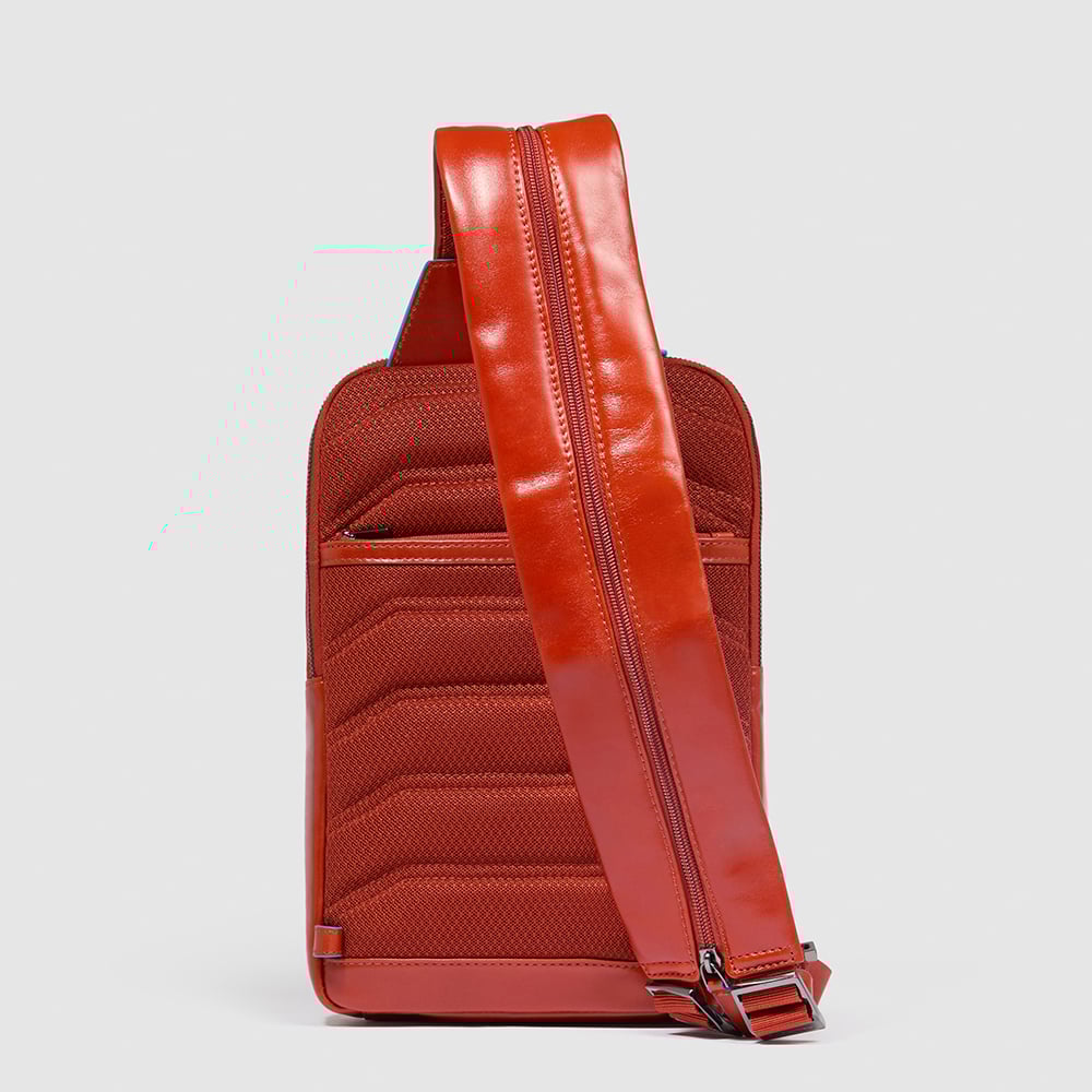 Men's chest bag in leather convertible into a backpack with RFID protection PIQUADRO Brown