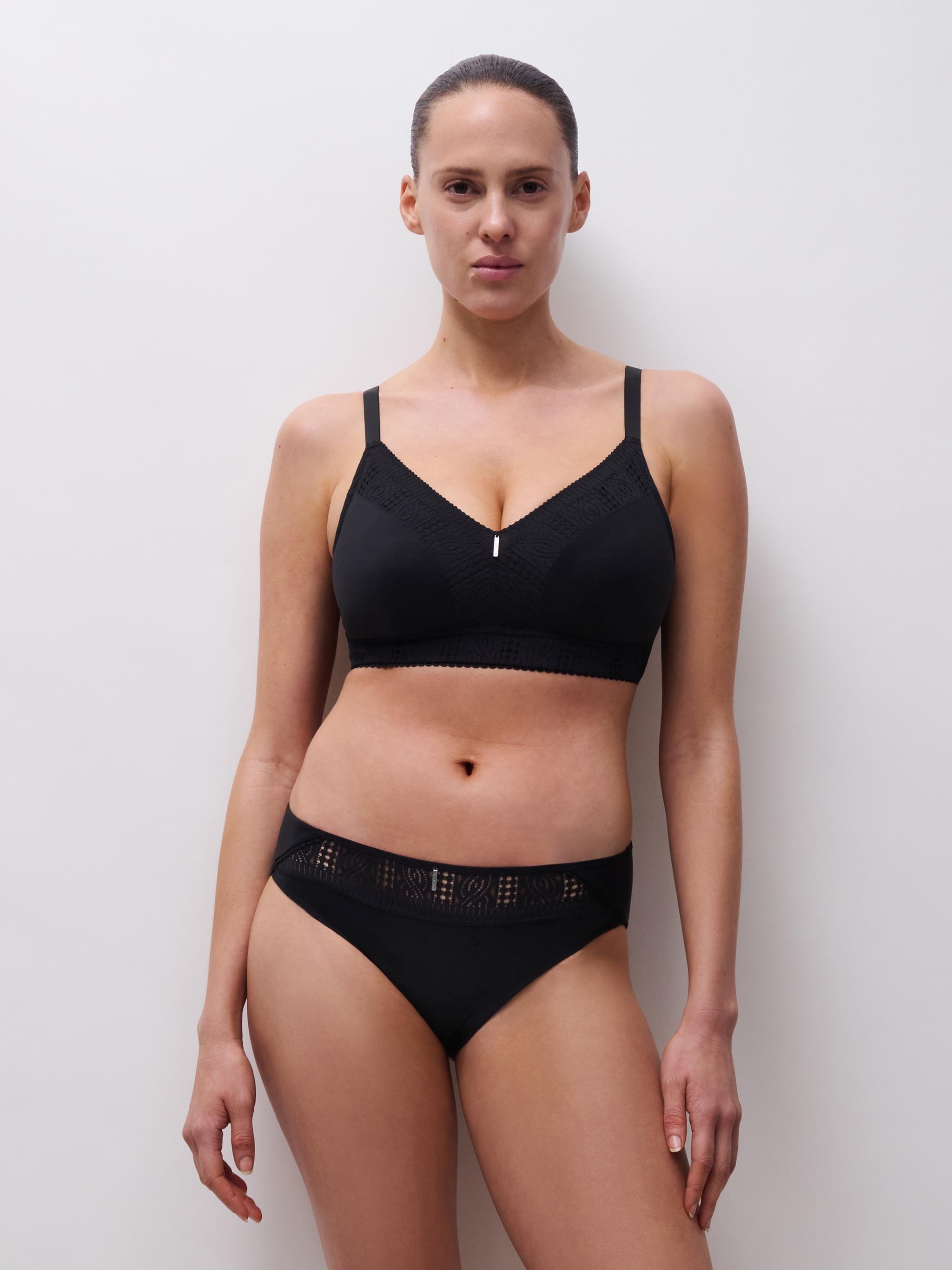 Non-wired support bra with cups | Black CHANTELLE Women