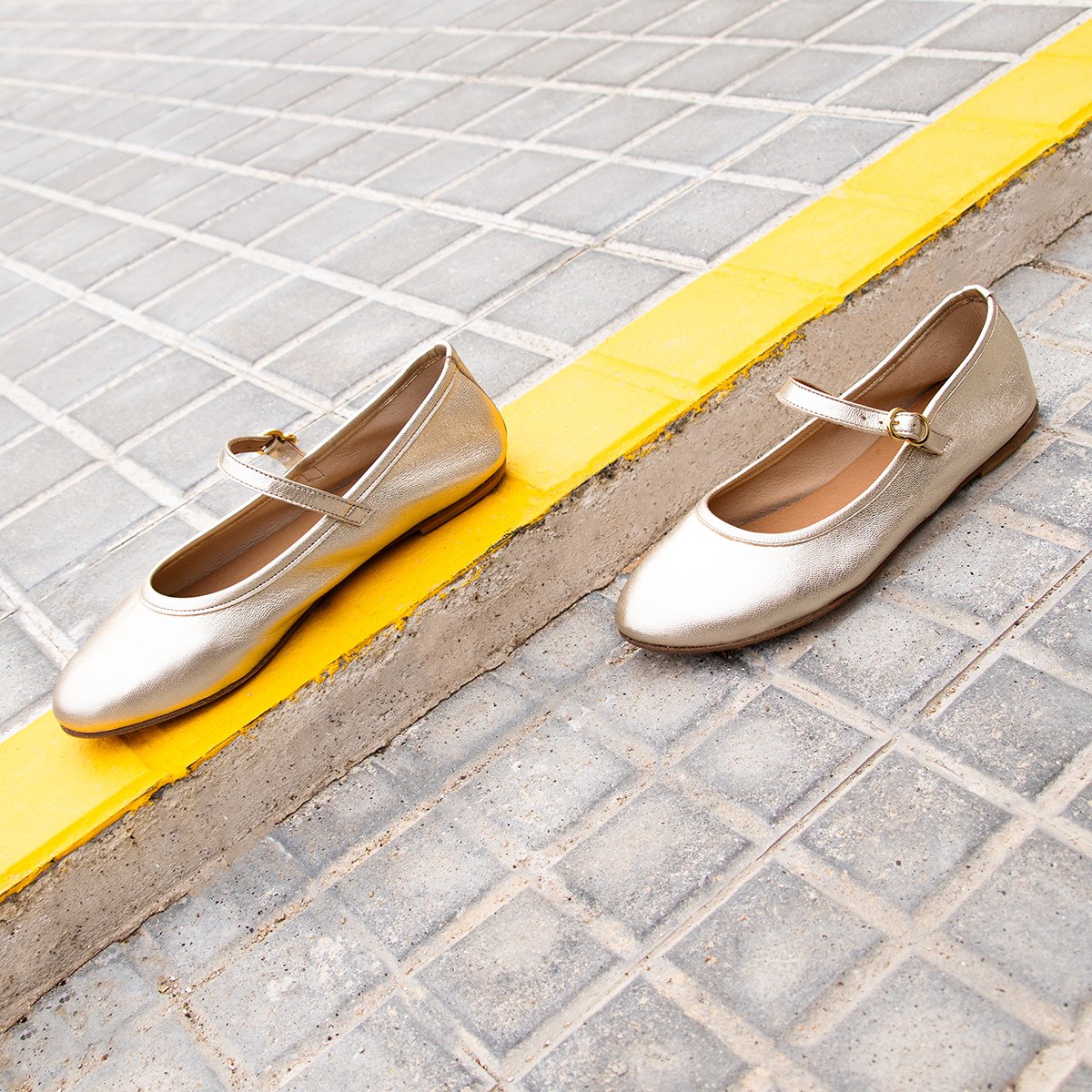 Metallic leather baby shoes JULES & JENN Golden