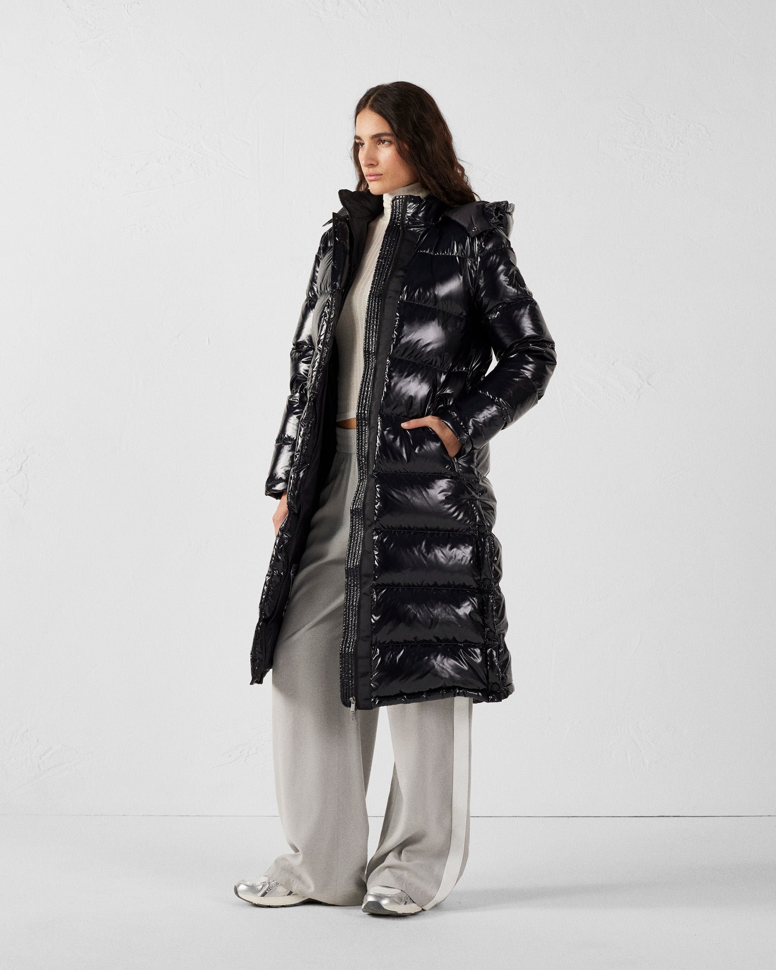 Long lacquered down jacket with hood for extreme cold Karachi JOTT Black