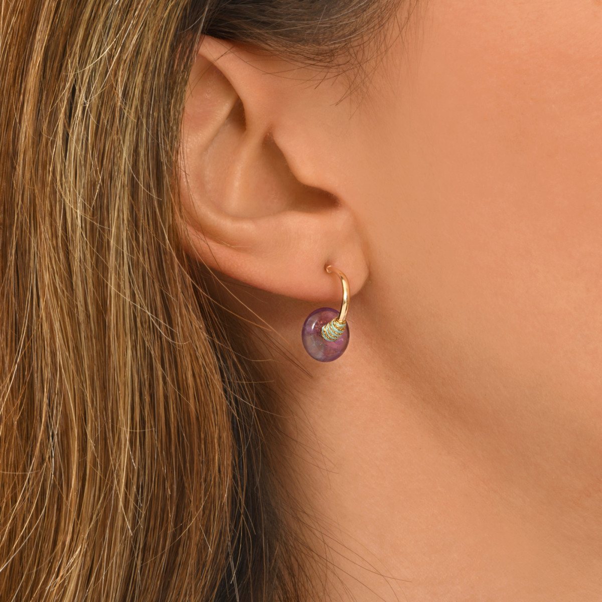 Mini boucles d'oreilles créoles babylone améthyste et fils de soie SATELLITE PARIS Violet