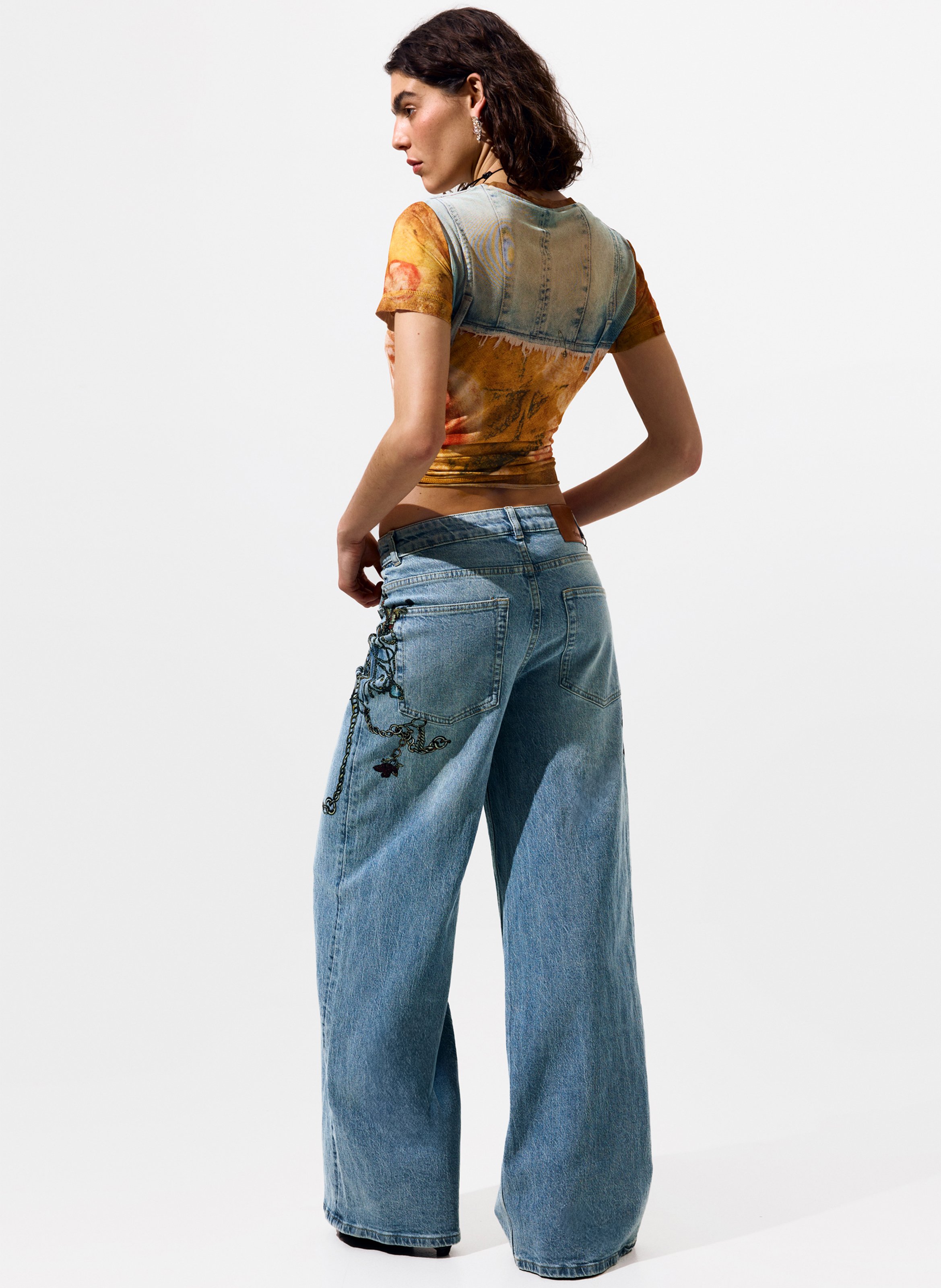 Eng anliegendes T-Shirt mit Rundhalsausschnitt und Druck DESIGUAL Gelb