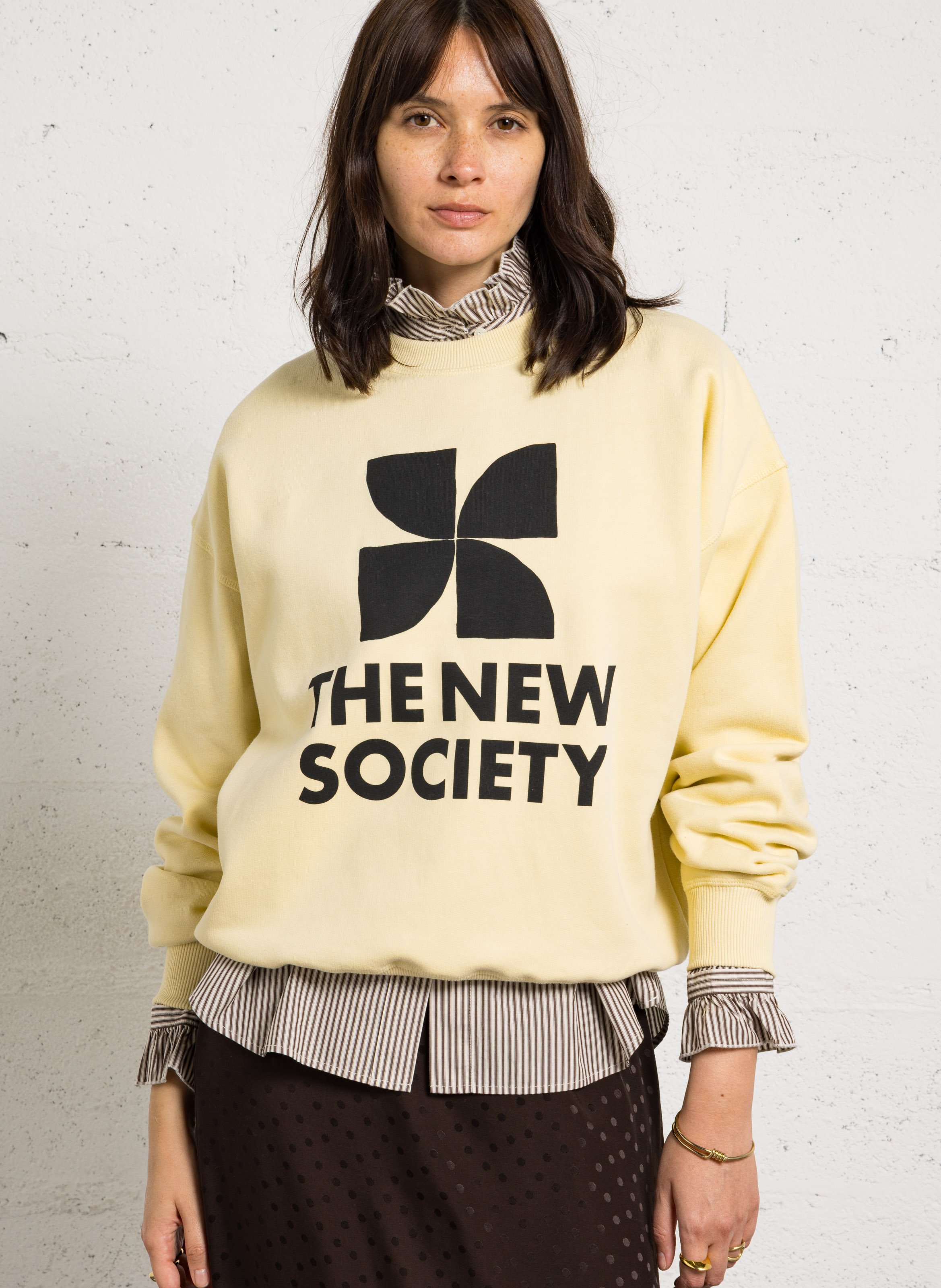 Wijde, katoenen sweater met zeefdruk THE NEW SOCIETY Geel