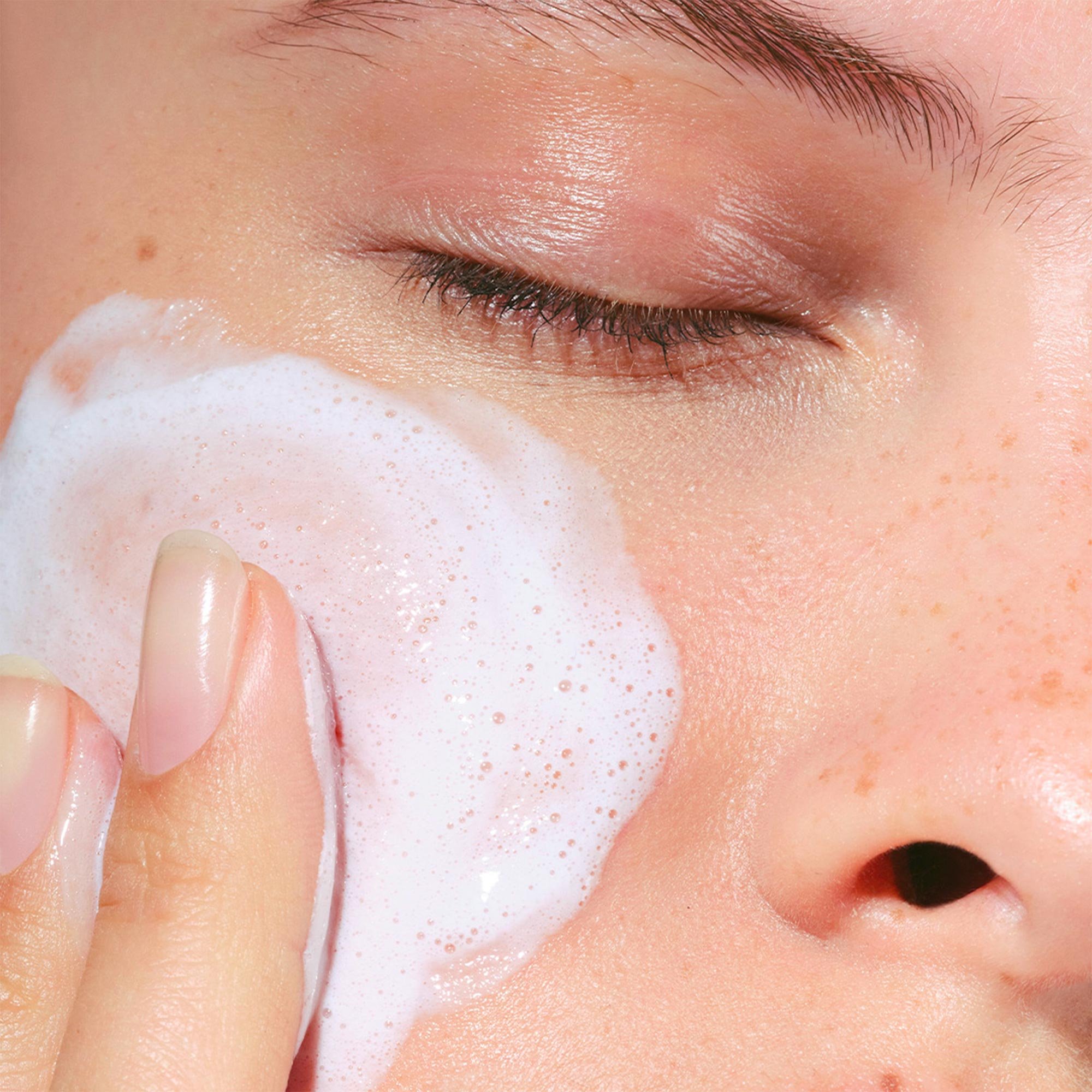 Soothing Gentle Foaming Cleanser Dry or Sensitive Skin CLARINS No color