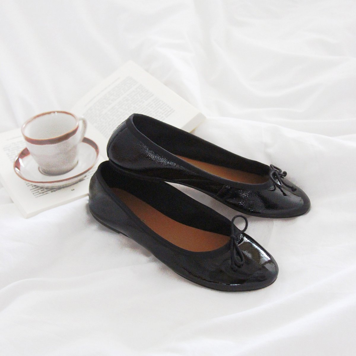 Shiny leather classic ballet pumps JULES & JENN Black