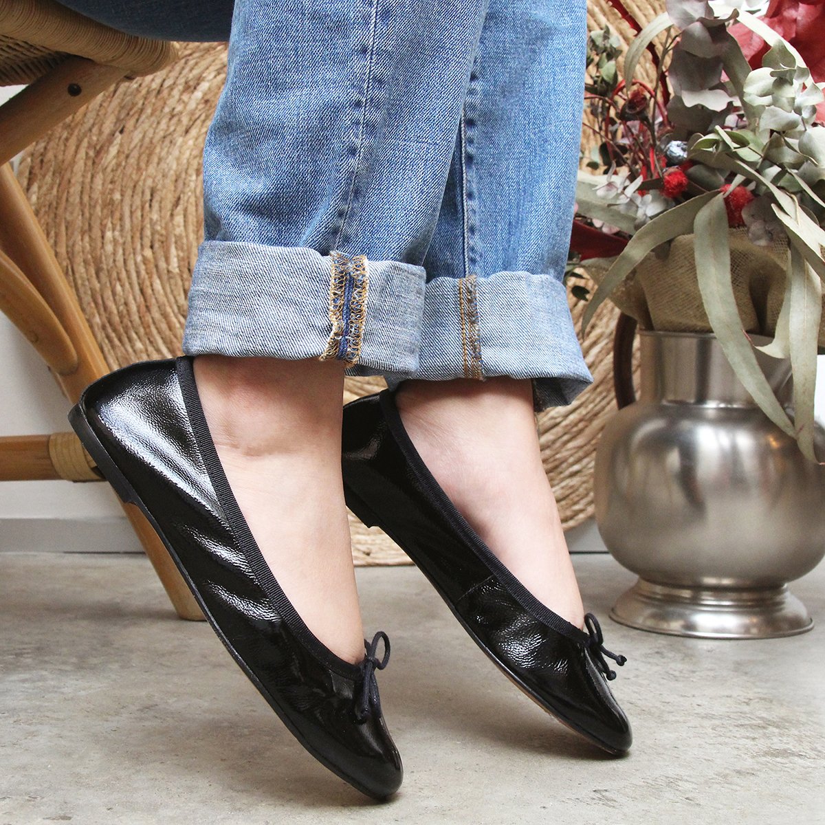 Shiny leather classic ballet pumps JULES & JENN Black