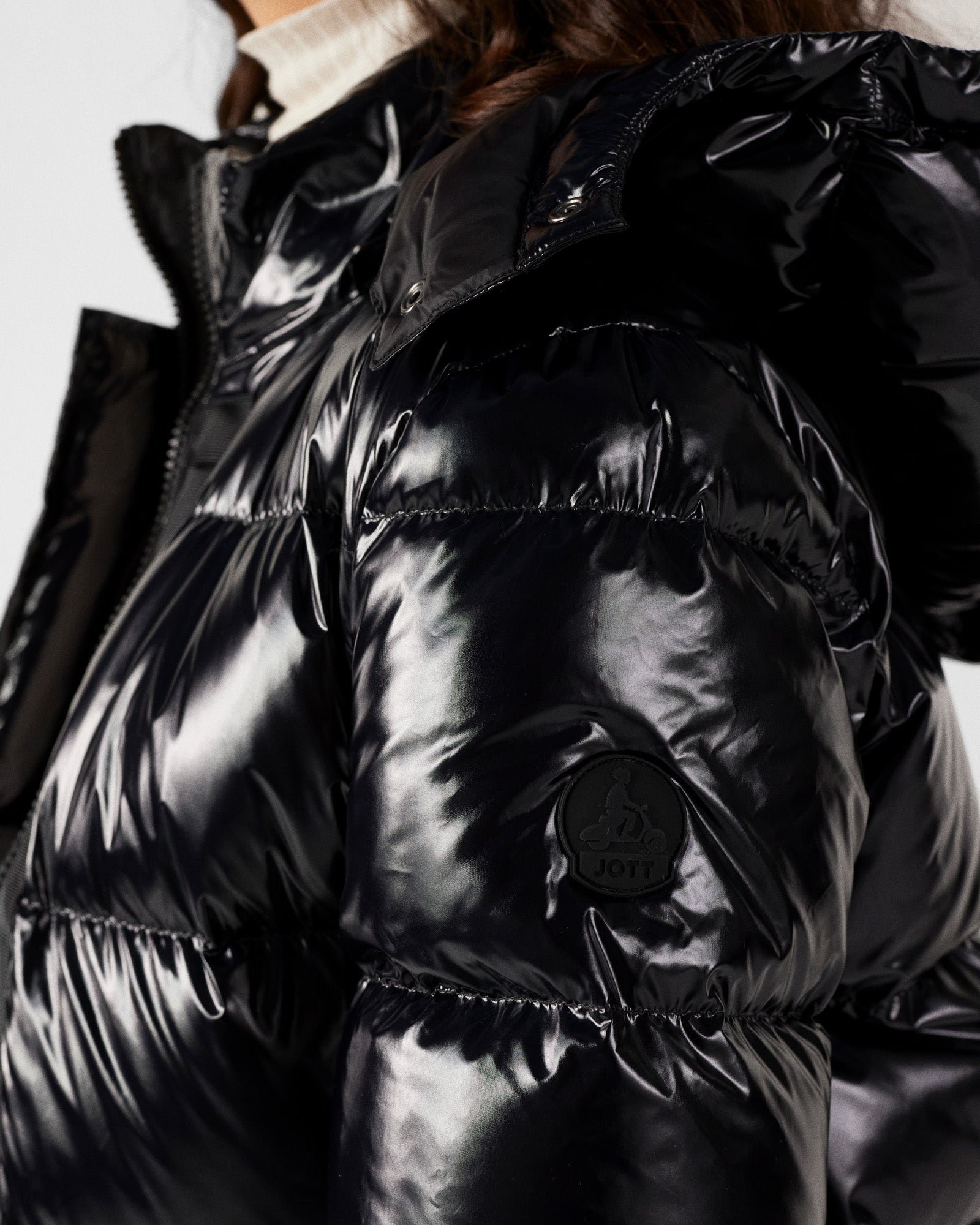 Long lacquered down jacket with hood for extreme cold Karachi JOTT Black