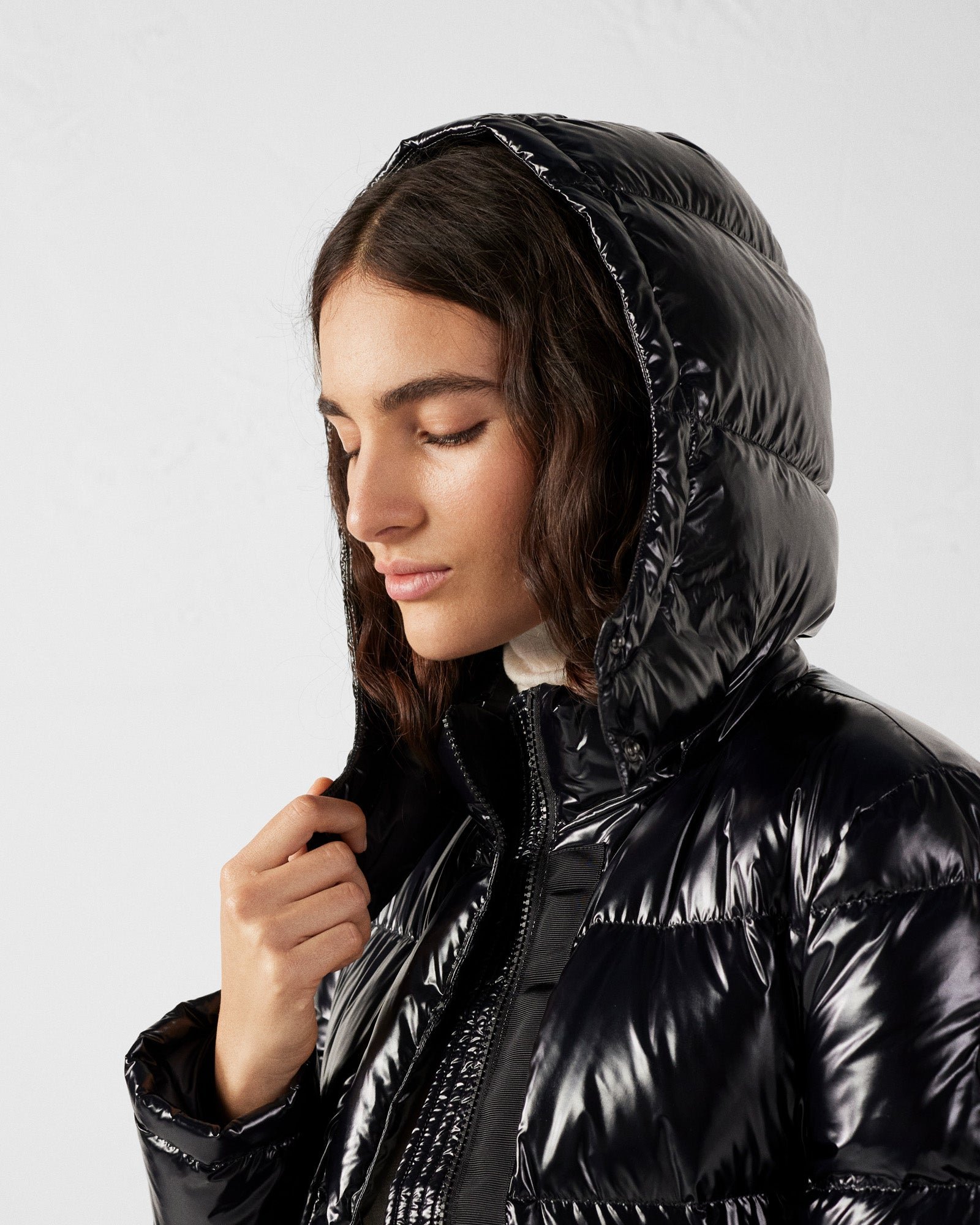 Long lacquered down jacket with hood for extreme cold Karachi JOTT Black