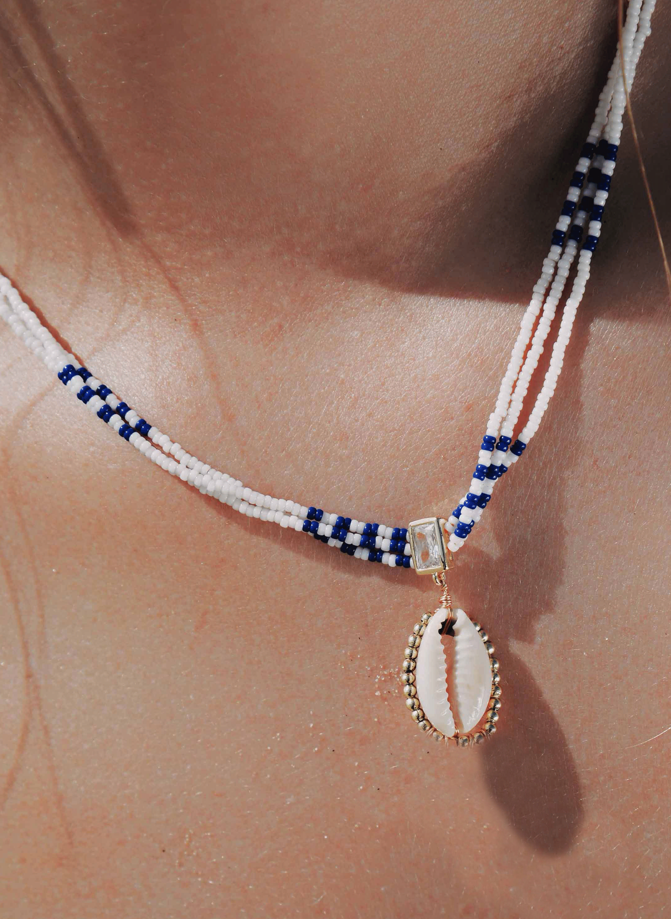 Adjustable multi-strand necklace with pearl and central pendant HIPANEMA White