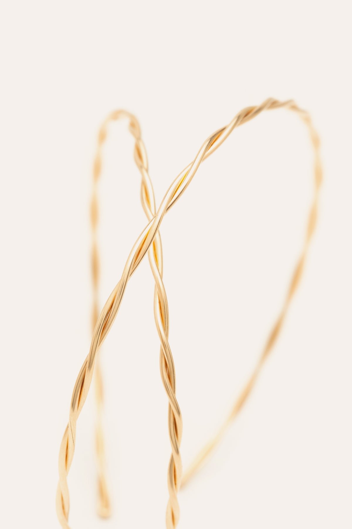 Large twisted hoops YAY Golden