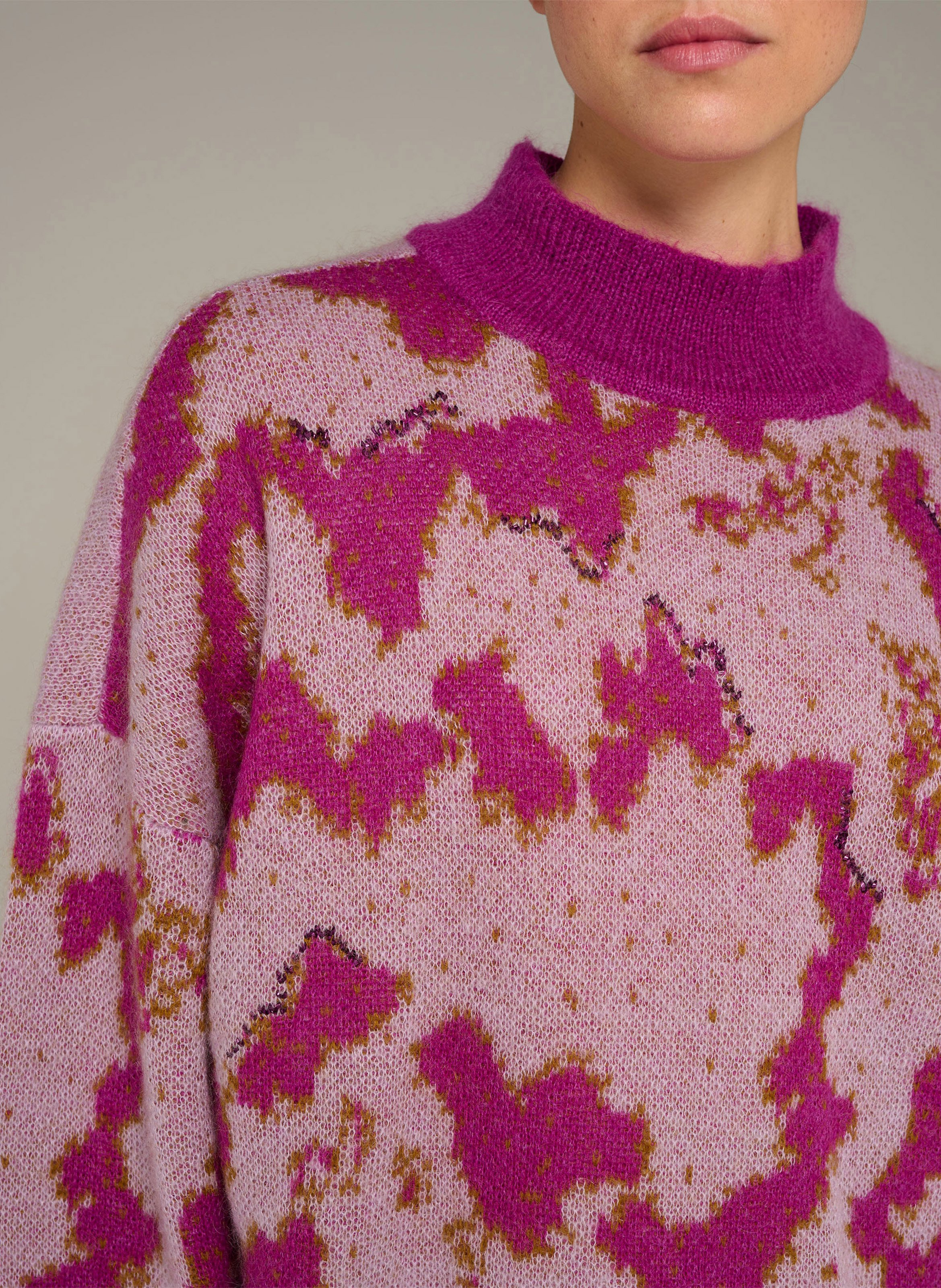 Weiter Pullover aus Wollmischung mit Stehkragen und Jacquardmuster COTELAC Violett