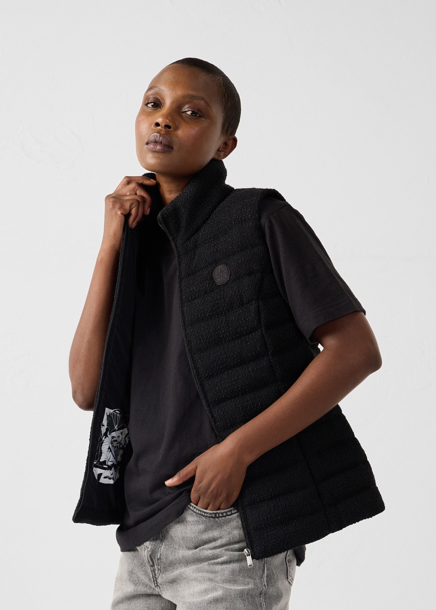 Salla sleeveless puffer jacket JOTT Black