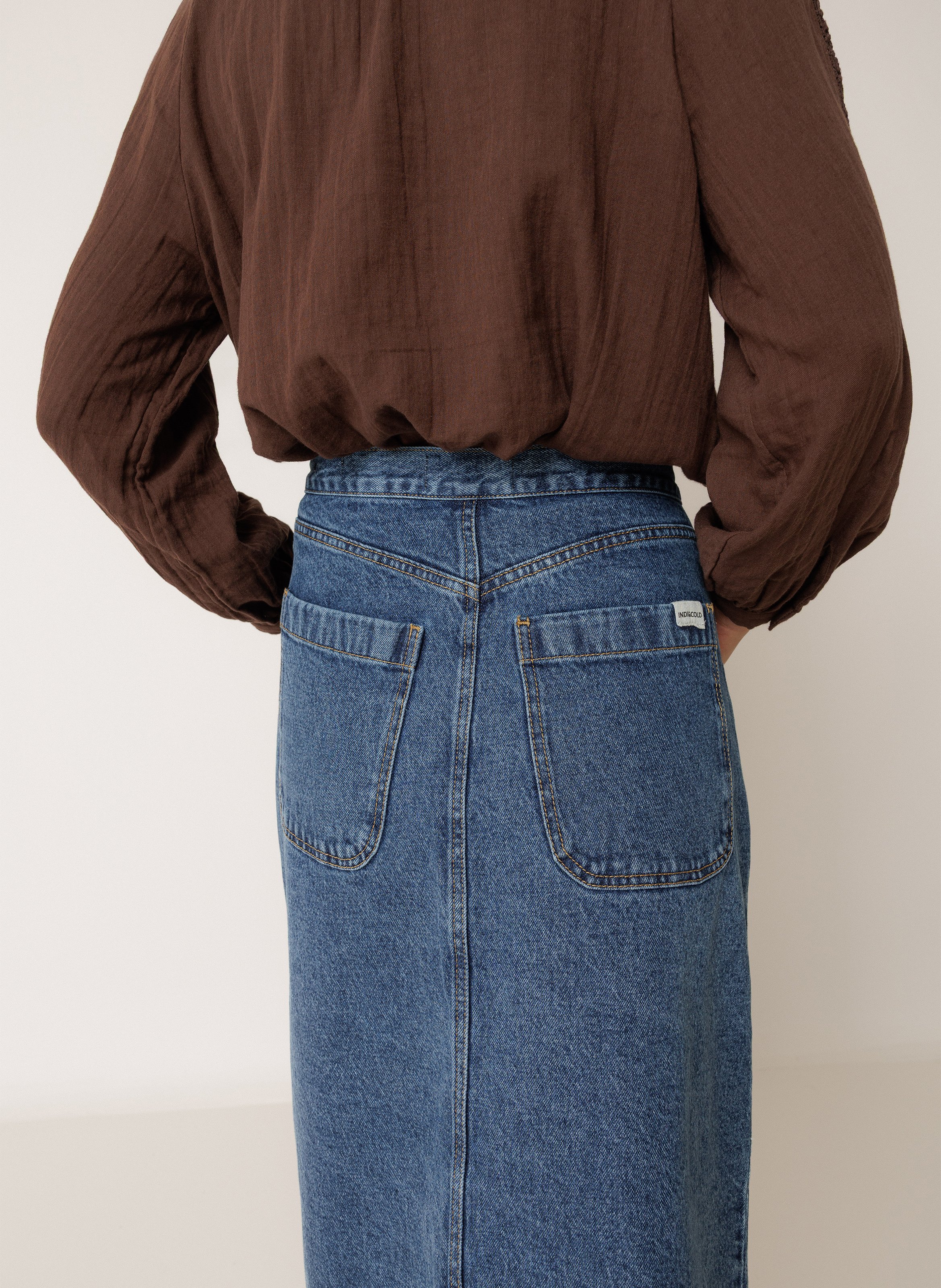 Midi-Rock mit gekreuzter Taille aus Denim INDI & COLD Blau