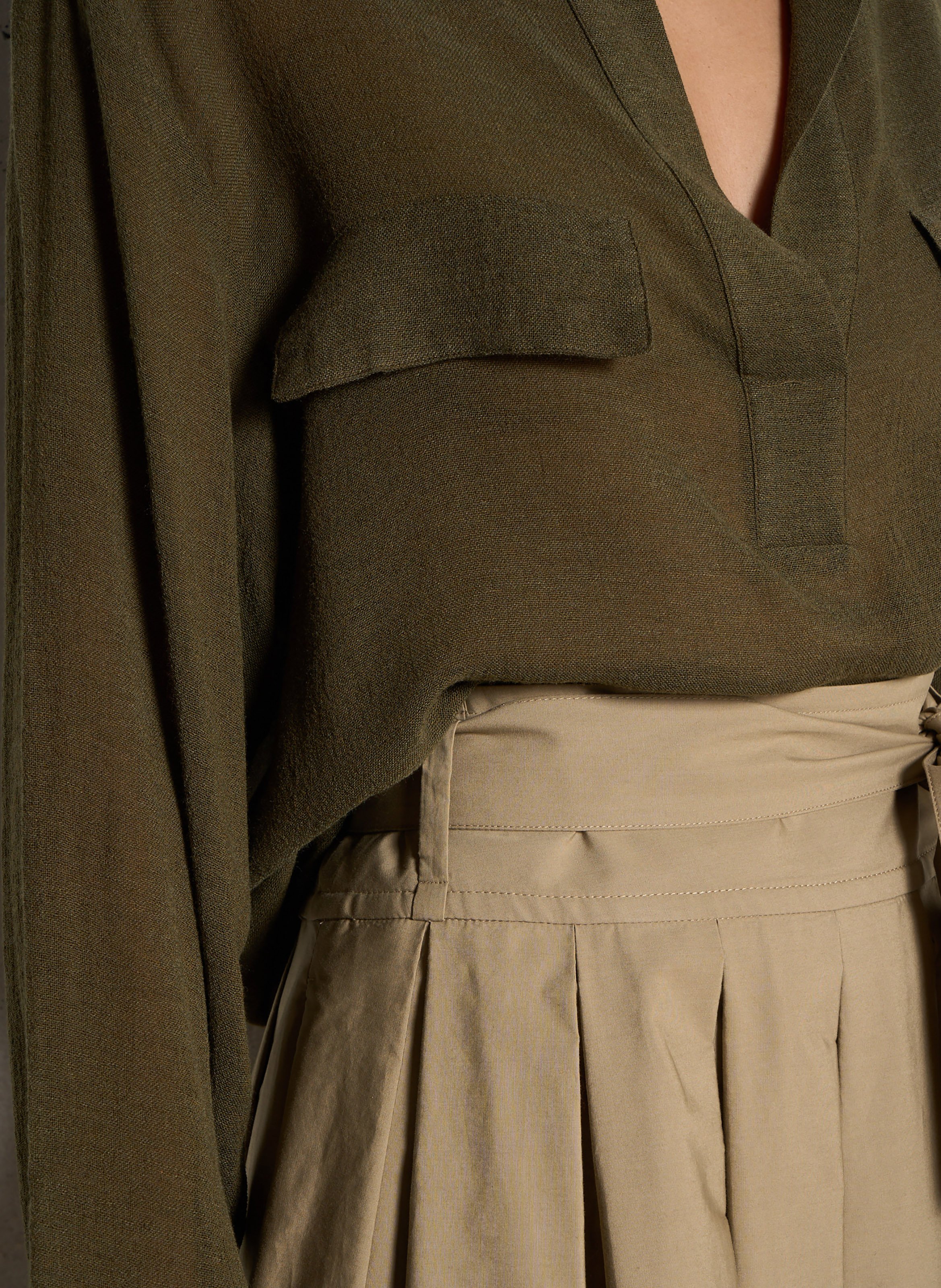 Straight V-neck blouse Green