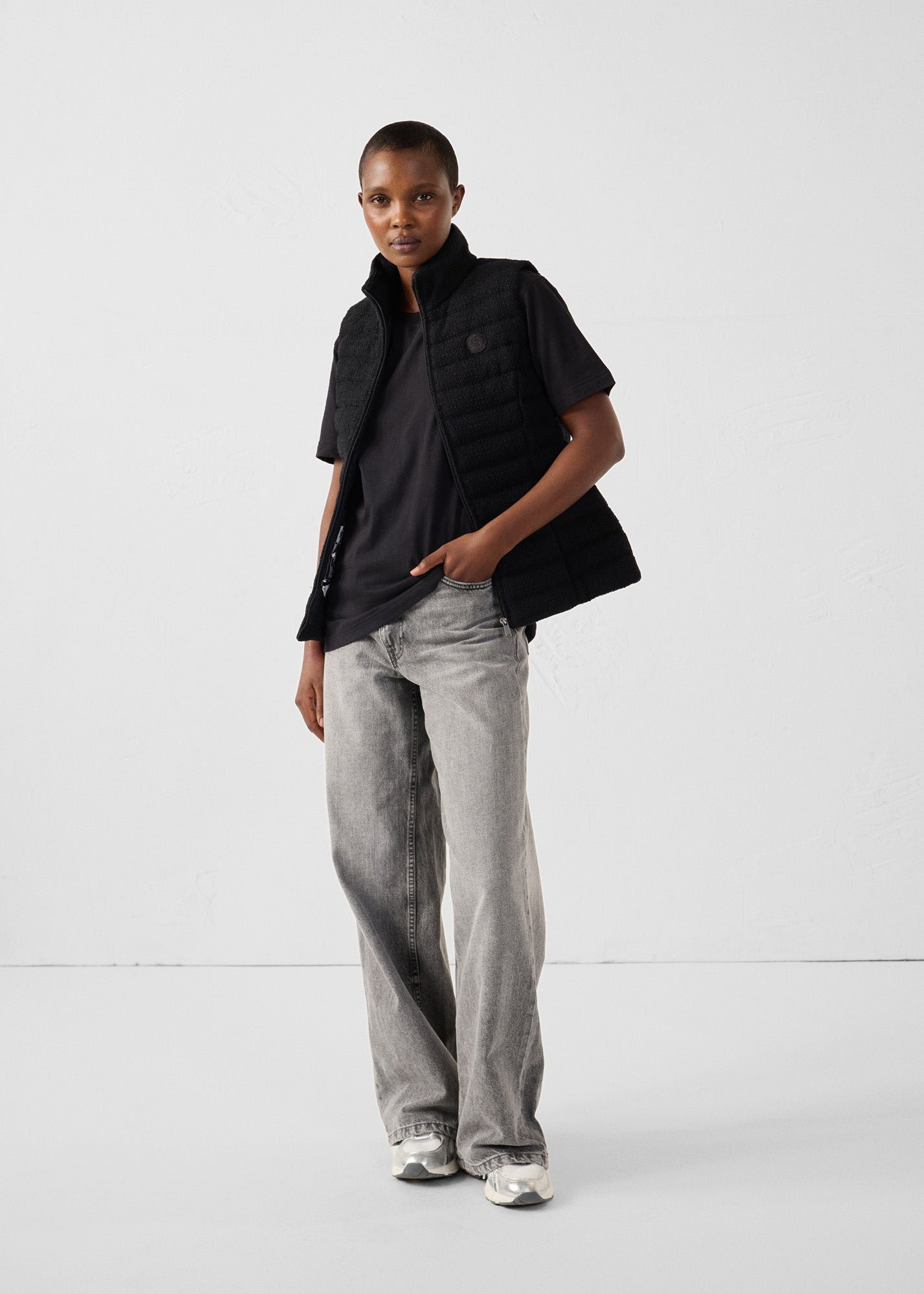 Salla sleeveless puffer jacket JOTT Black