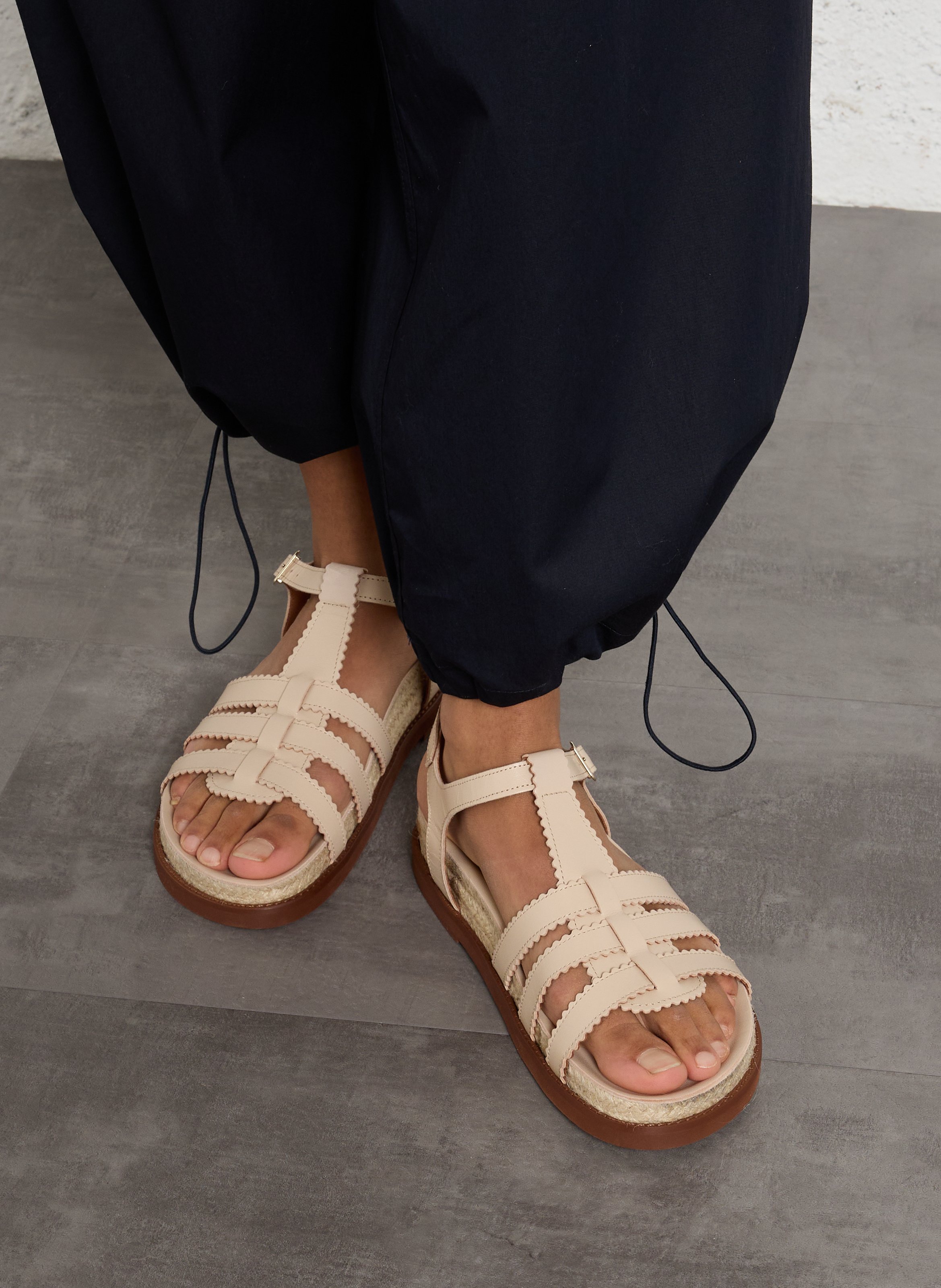 Sandales plates en cuir MELLOW YELLOW Beige