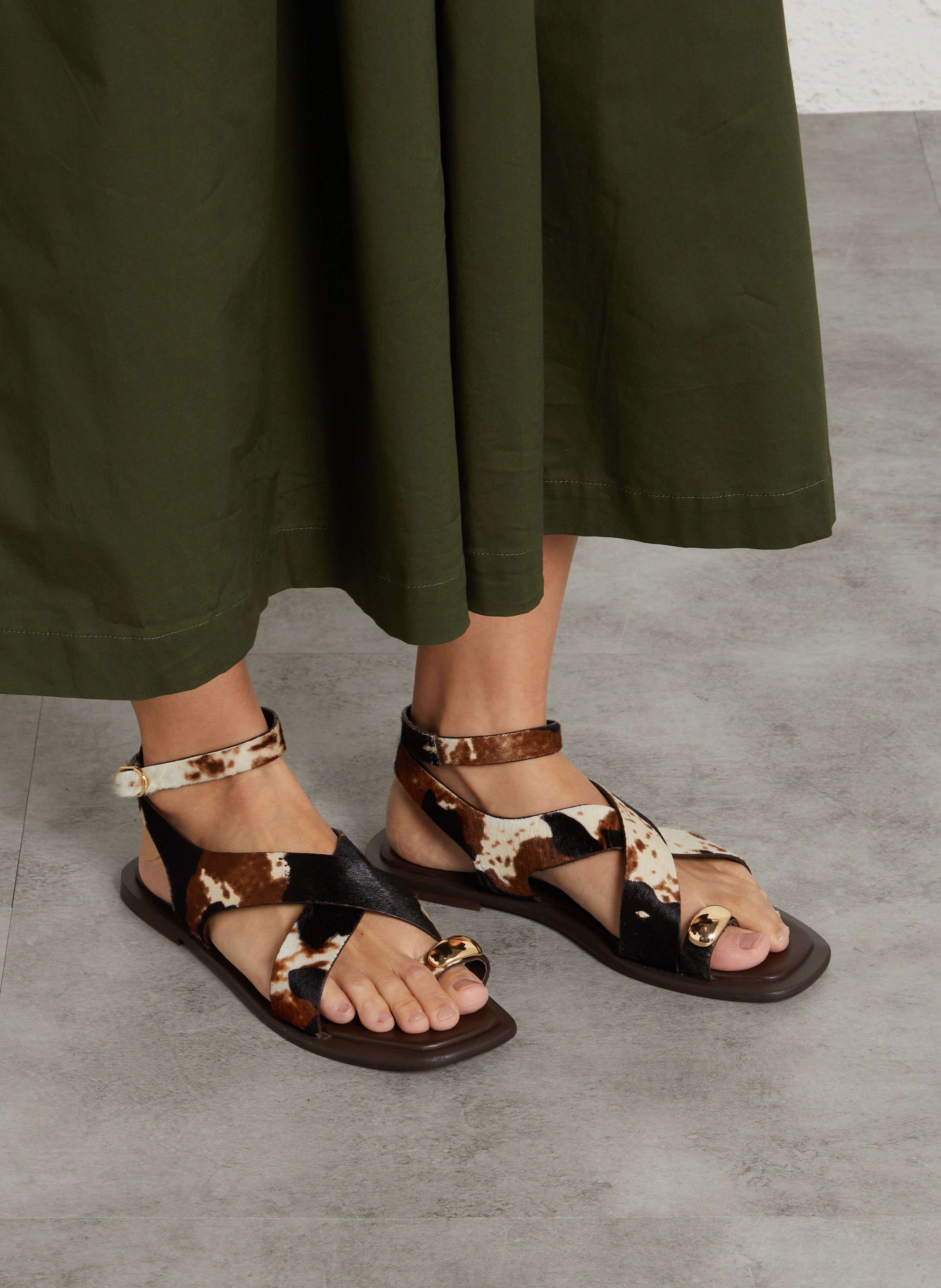 Flache Ledersandalen mit Ponyfell BIBI LOU Mehrfarbig