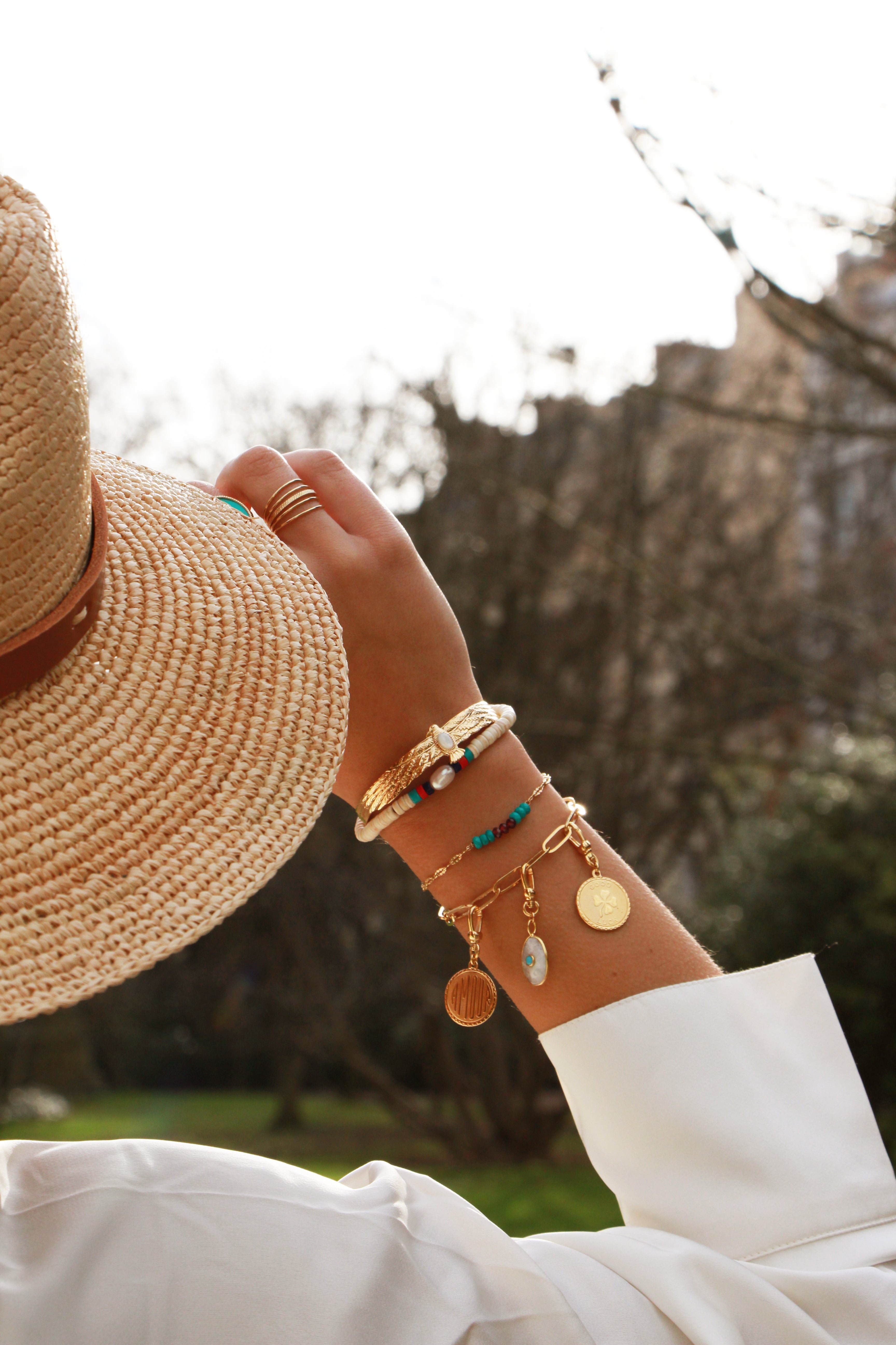 Medallion NILAI White