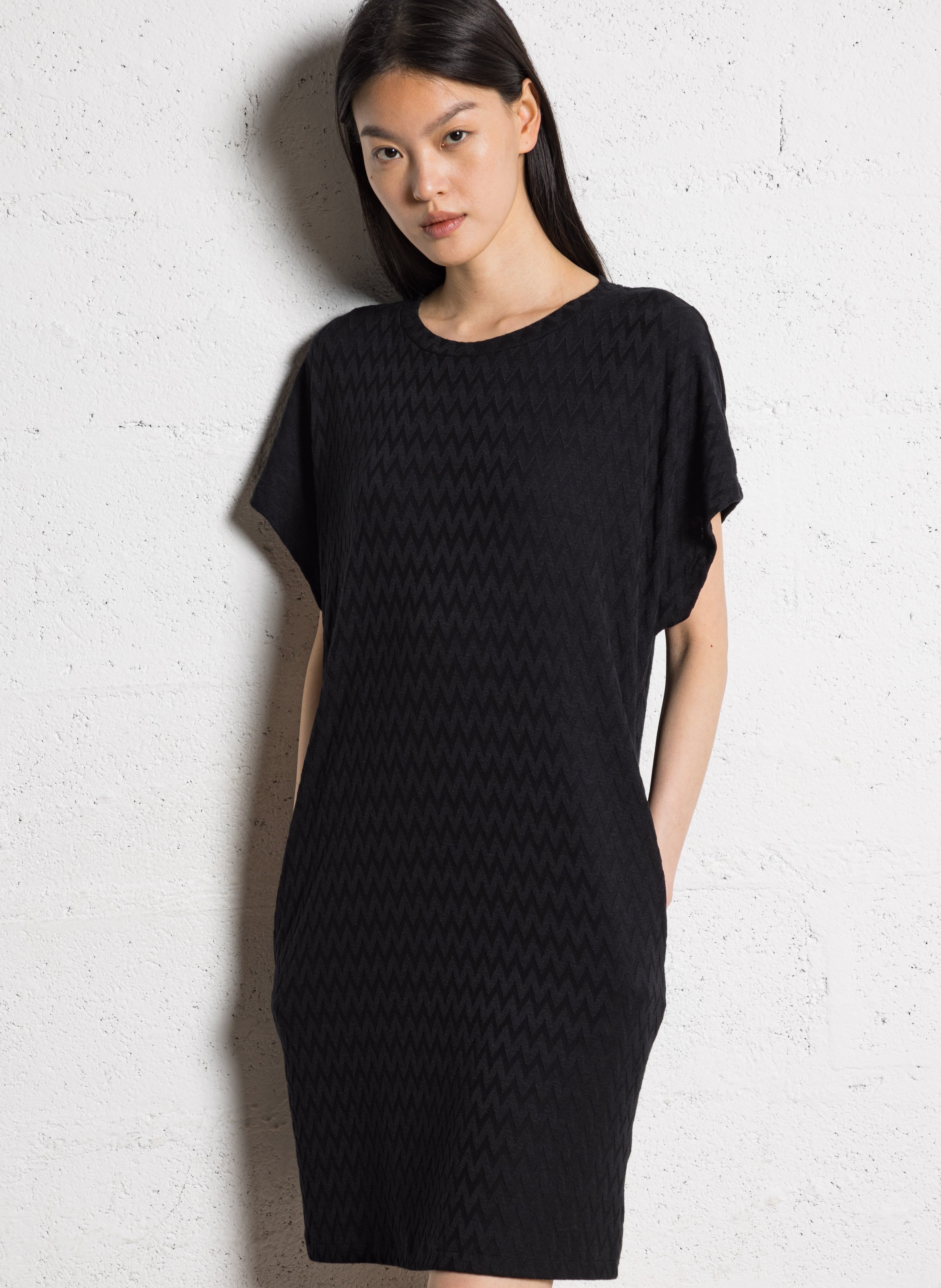 Round-neck midi dress I CODE Black